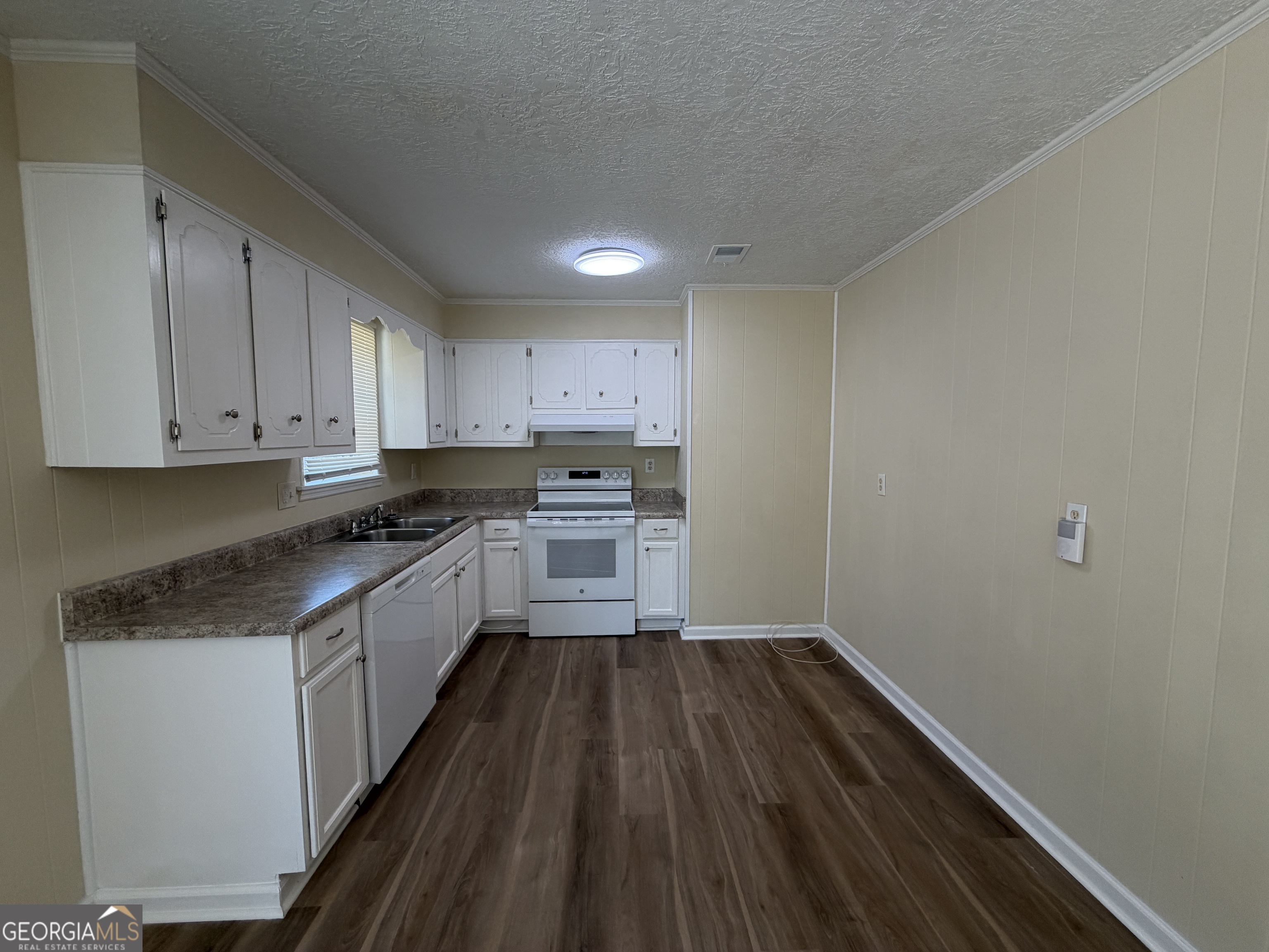 2523 Teakwood Drive Property Photo 7