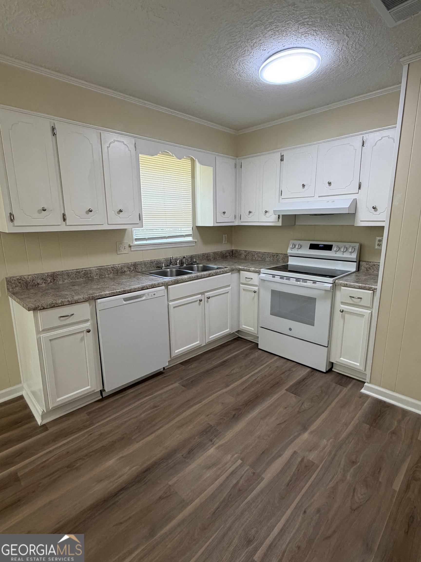 2523 Teakwood Drive Property Photo 8