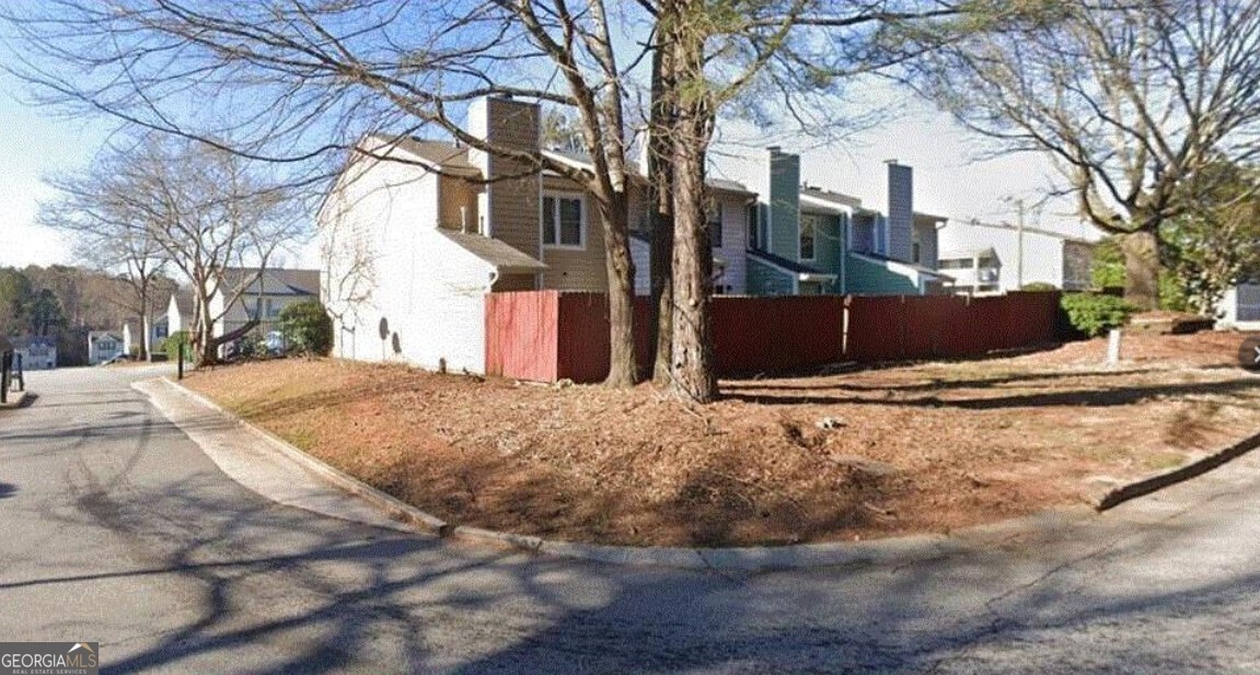 1021 Thornwood Ln Property Photo 2