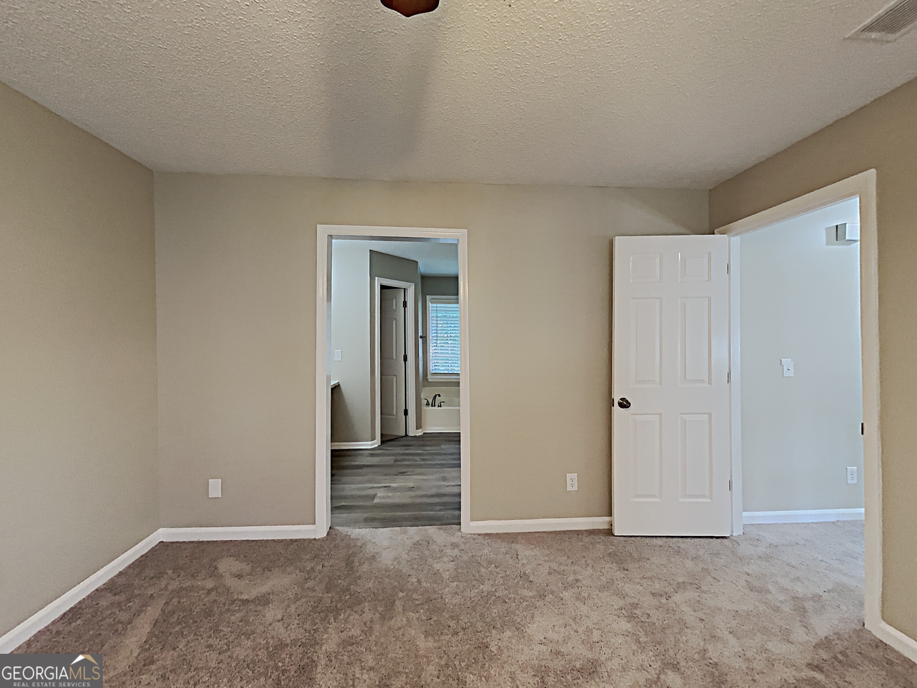4423 Turnberry Court Property Photo 15