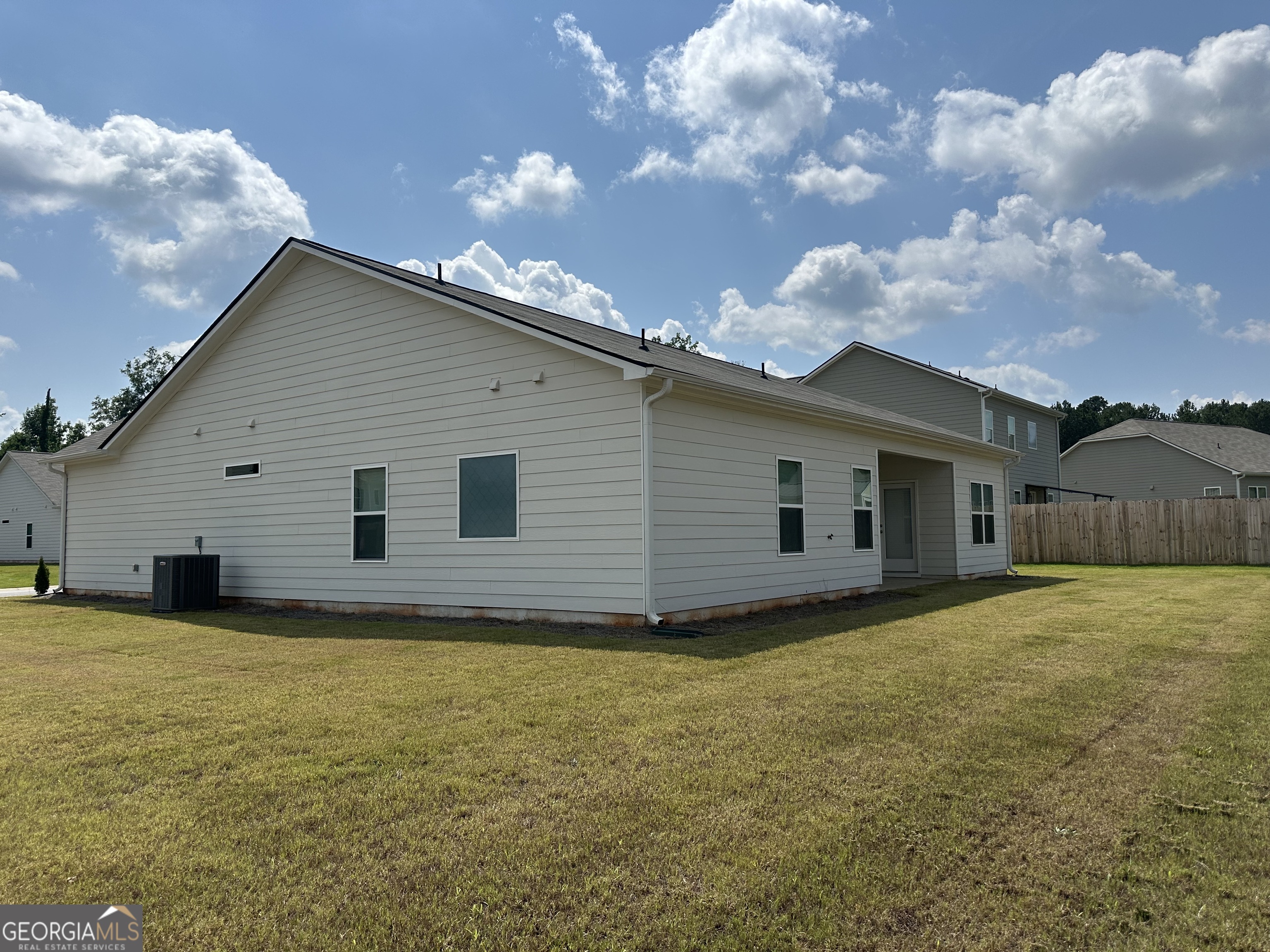 121 Creekside Road Property Photo 3