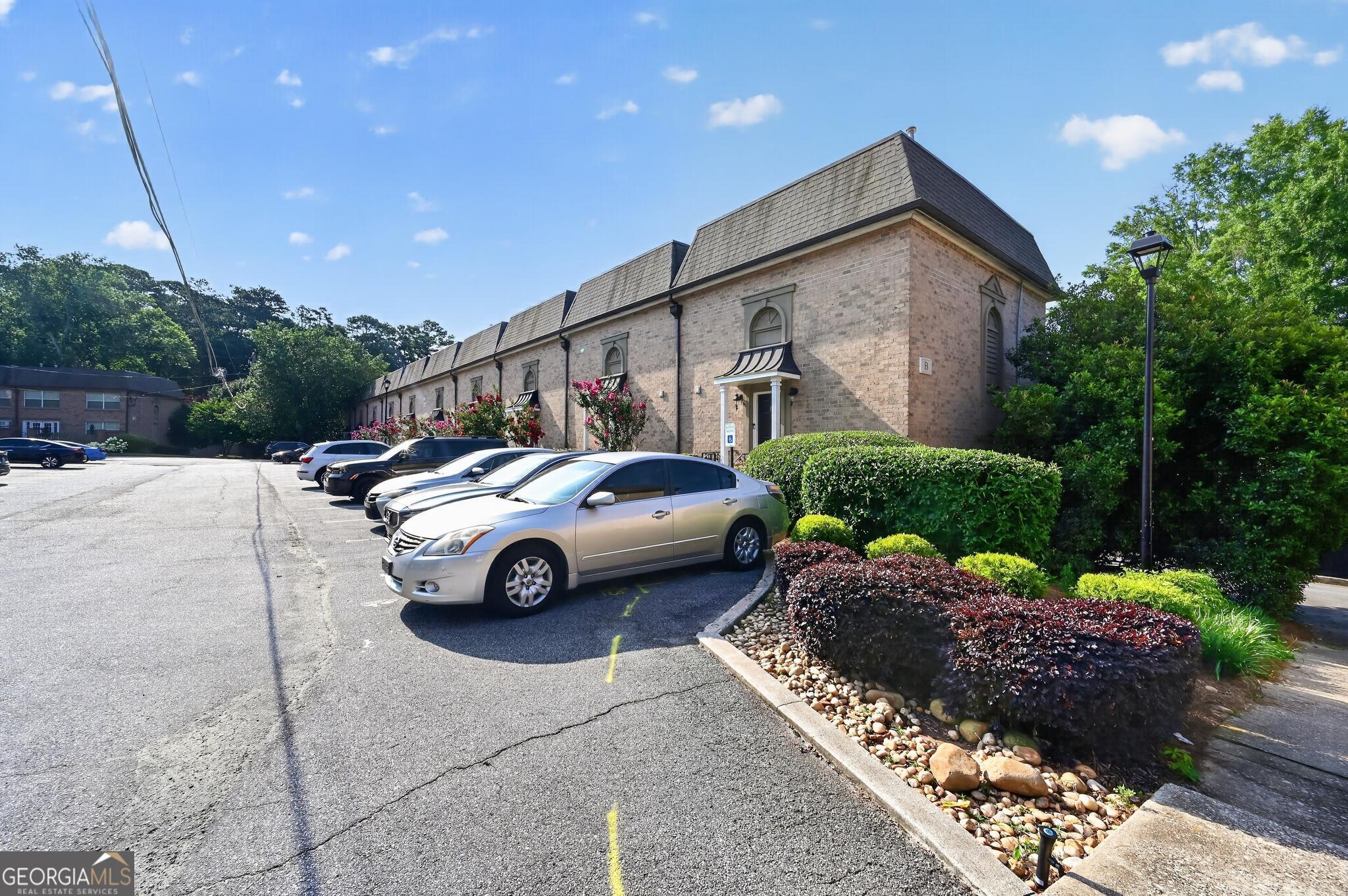 6980 Roswell Road # B11 Property Photo 1
