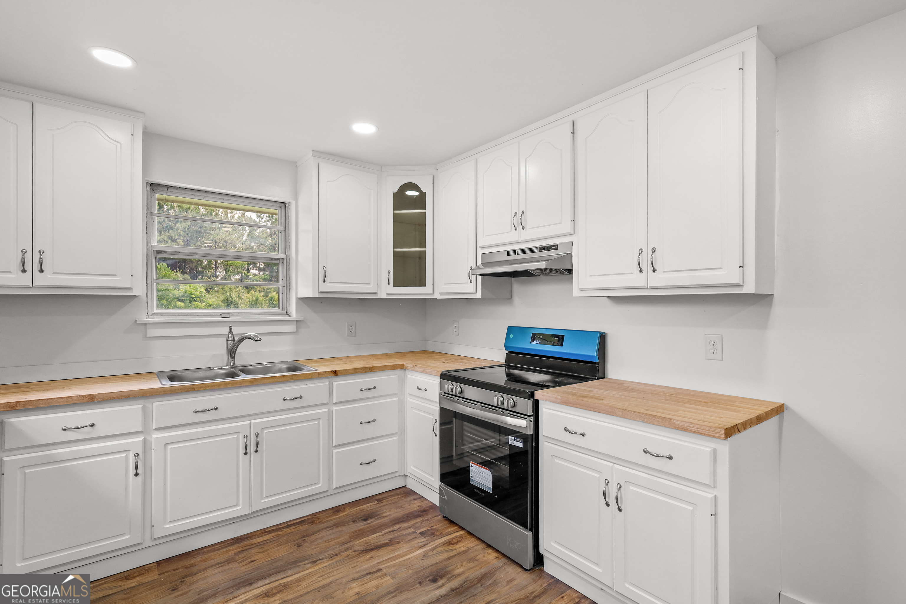 120 Francis Avenue Property Photo 13