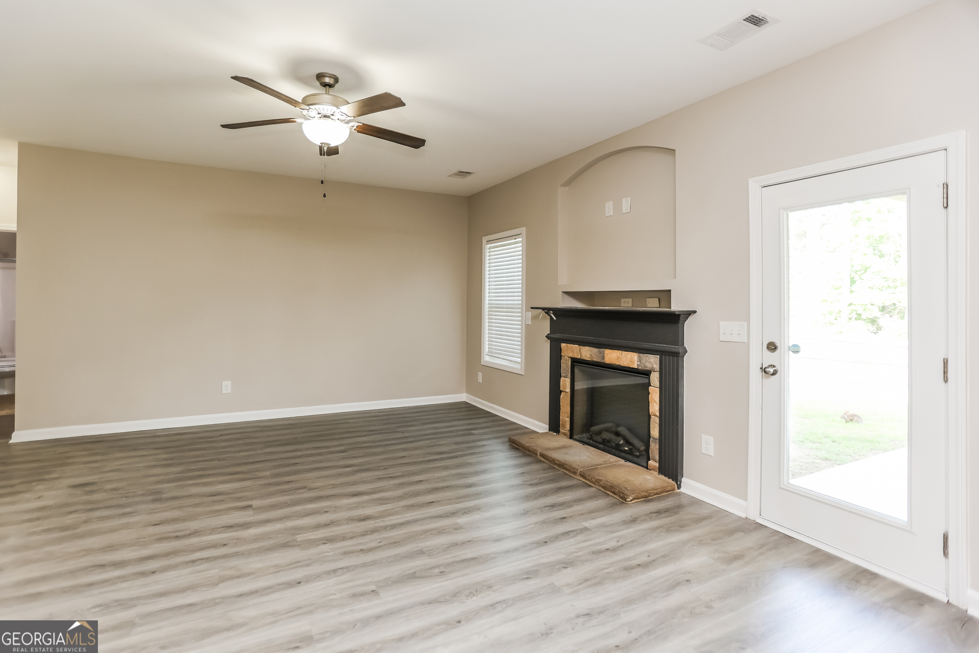 1117 Red Bud Circle Property Photo 2