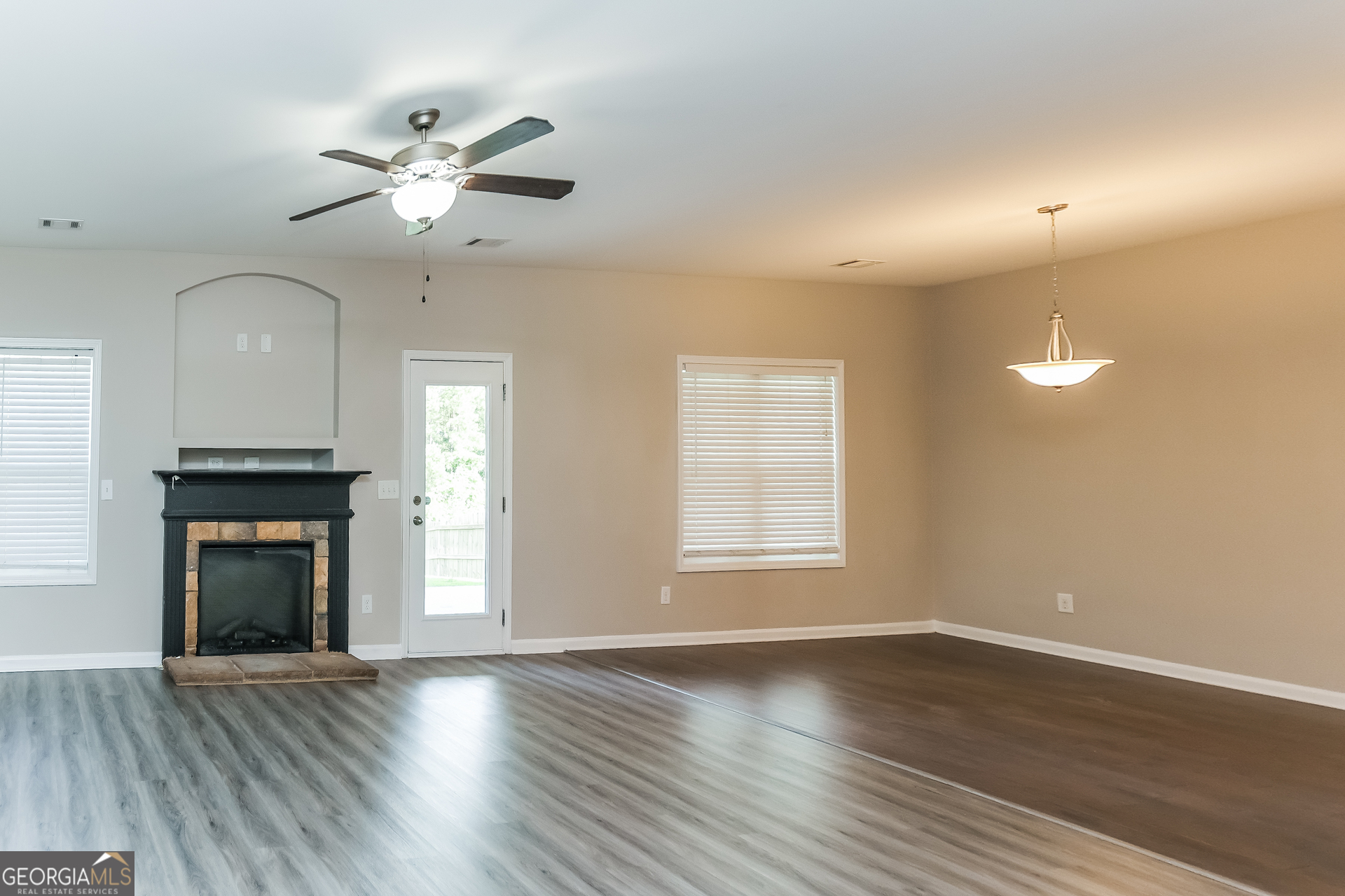 1117 Red Bud Circle Property Photo 4