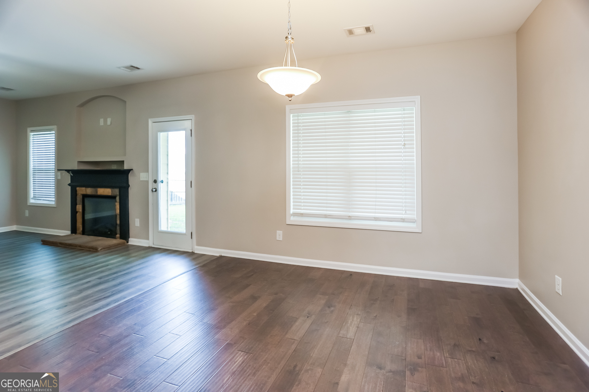1117 Red Bud Circle Property Photo 6