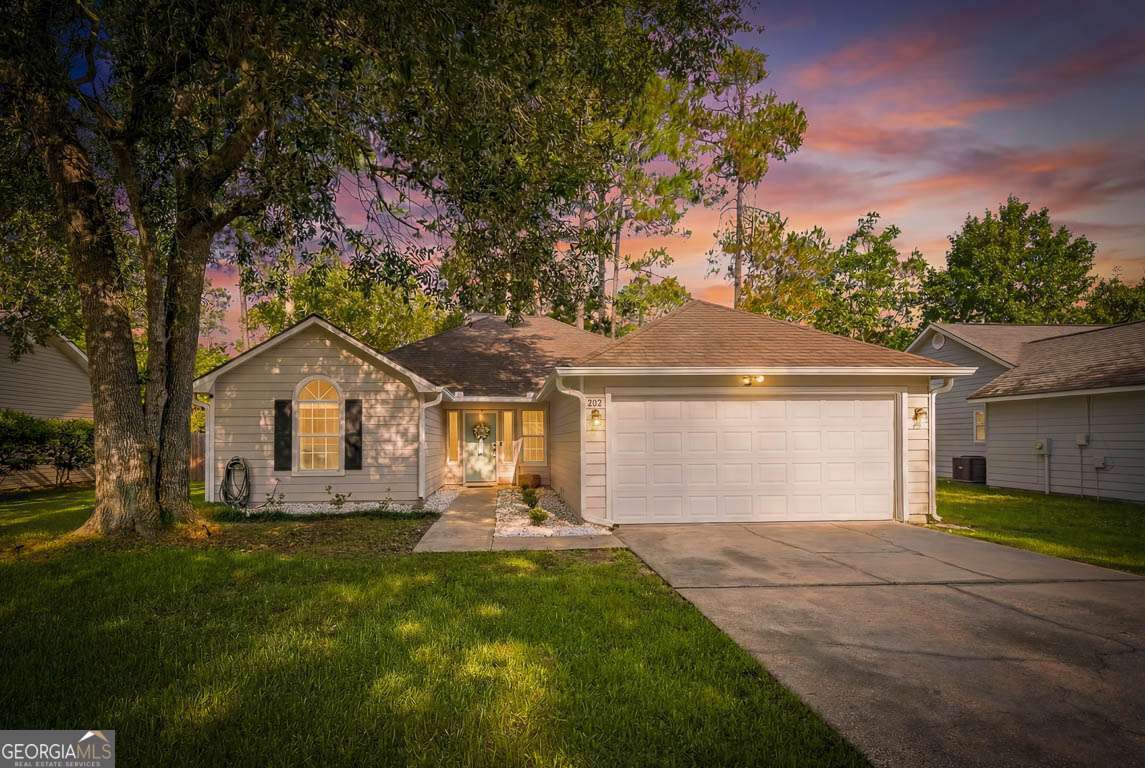 312 E Hallowes Drive Property Photo 2