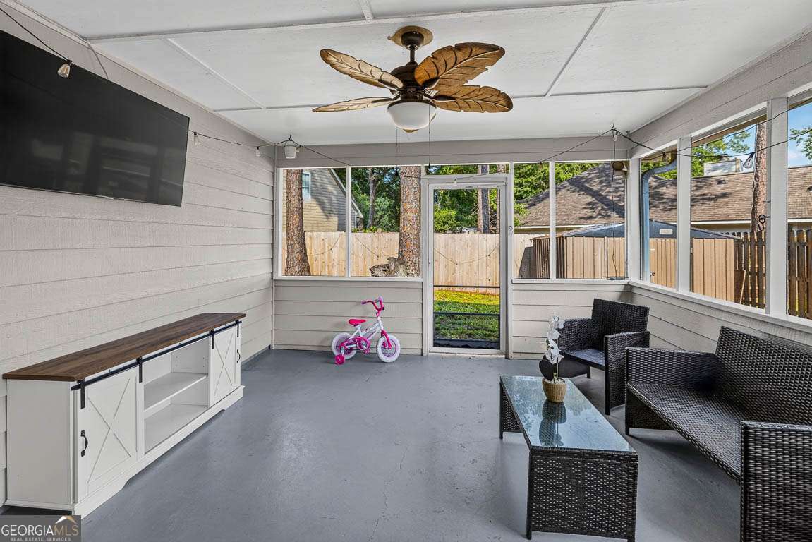 312 E Hallowes Drive Property Photo 33