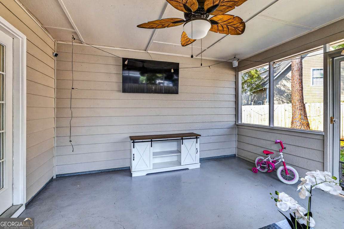312 E Hallowes Drive Property Photo 35
