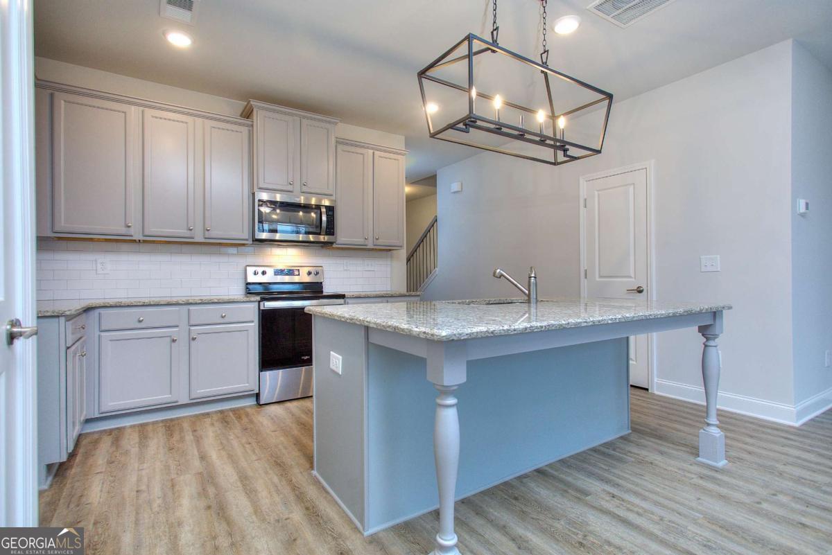 113 Greenview Court Property Photo 8