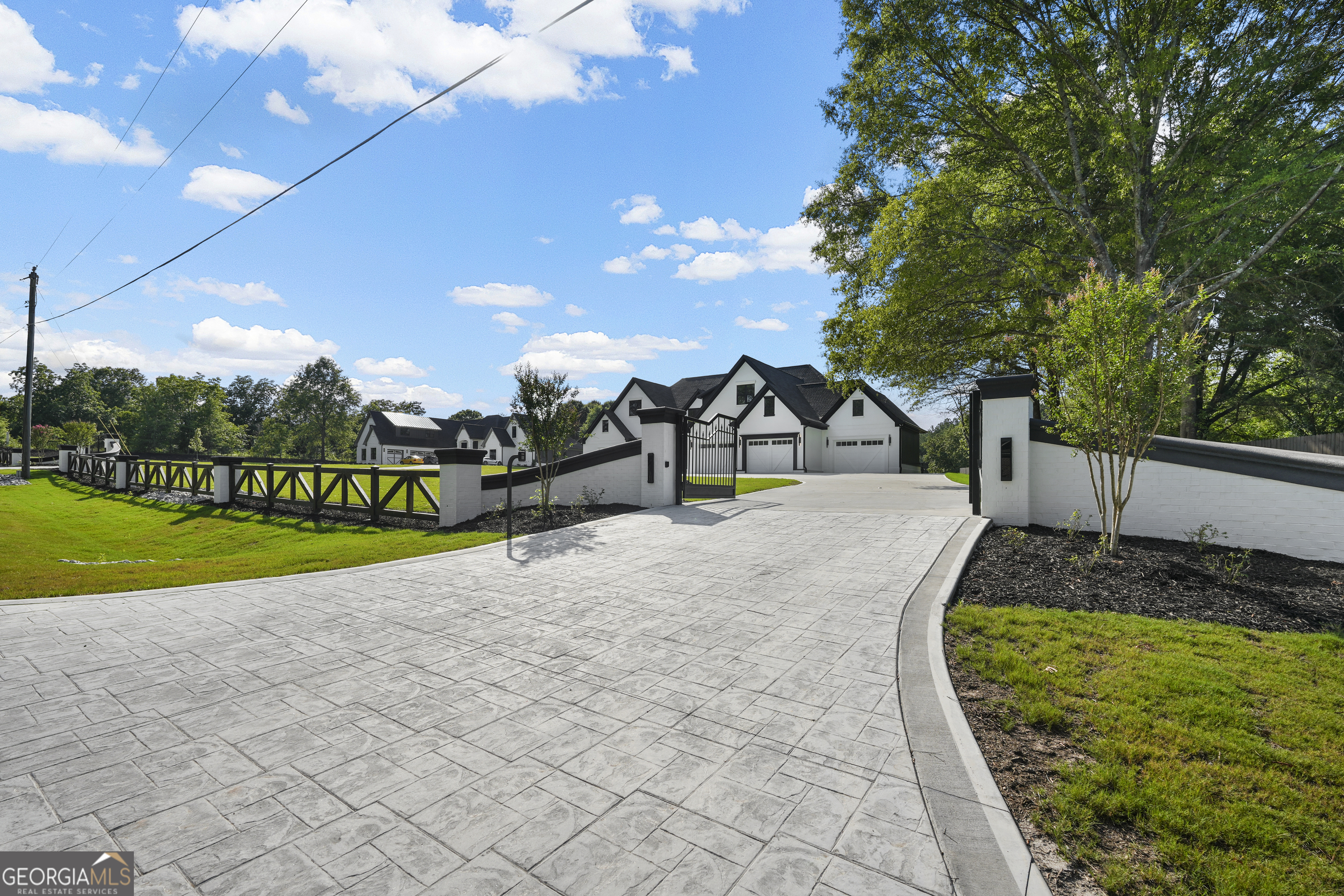 2376 Wall Road Property Photo 2