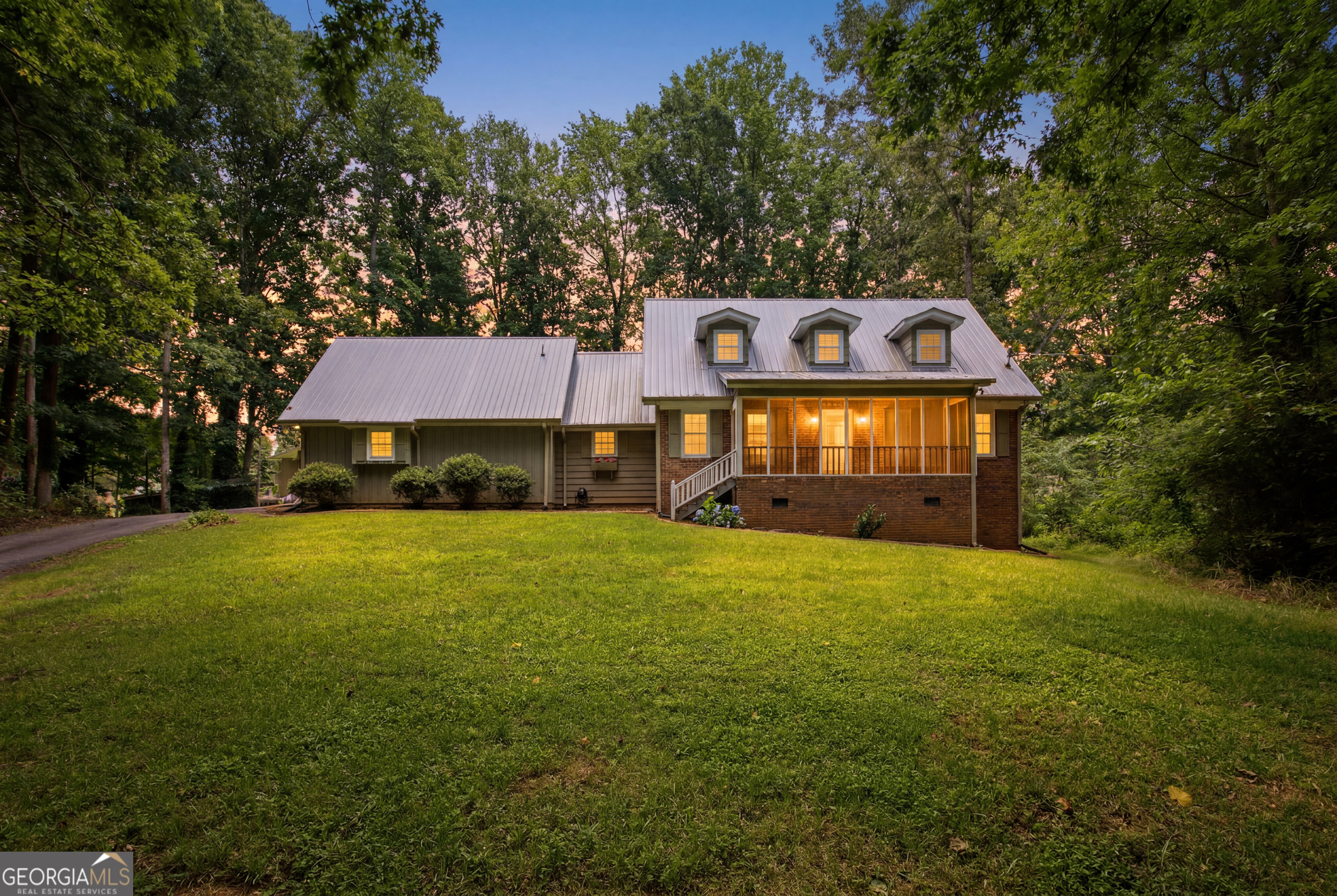 147 Ridgeway Circle Property Photo 1