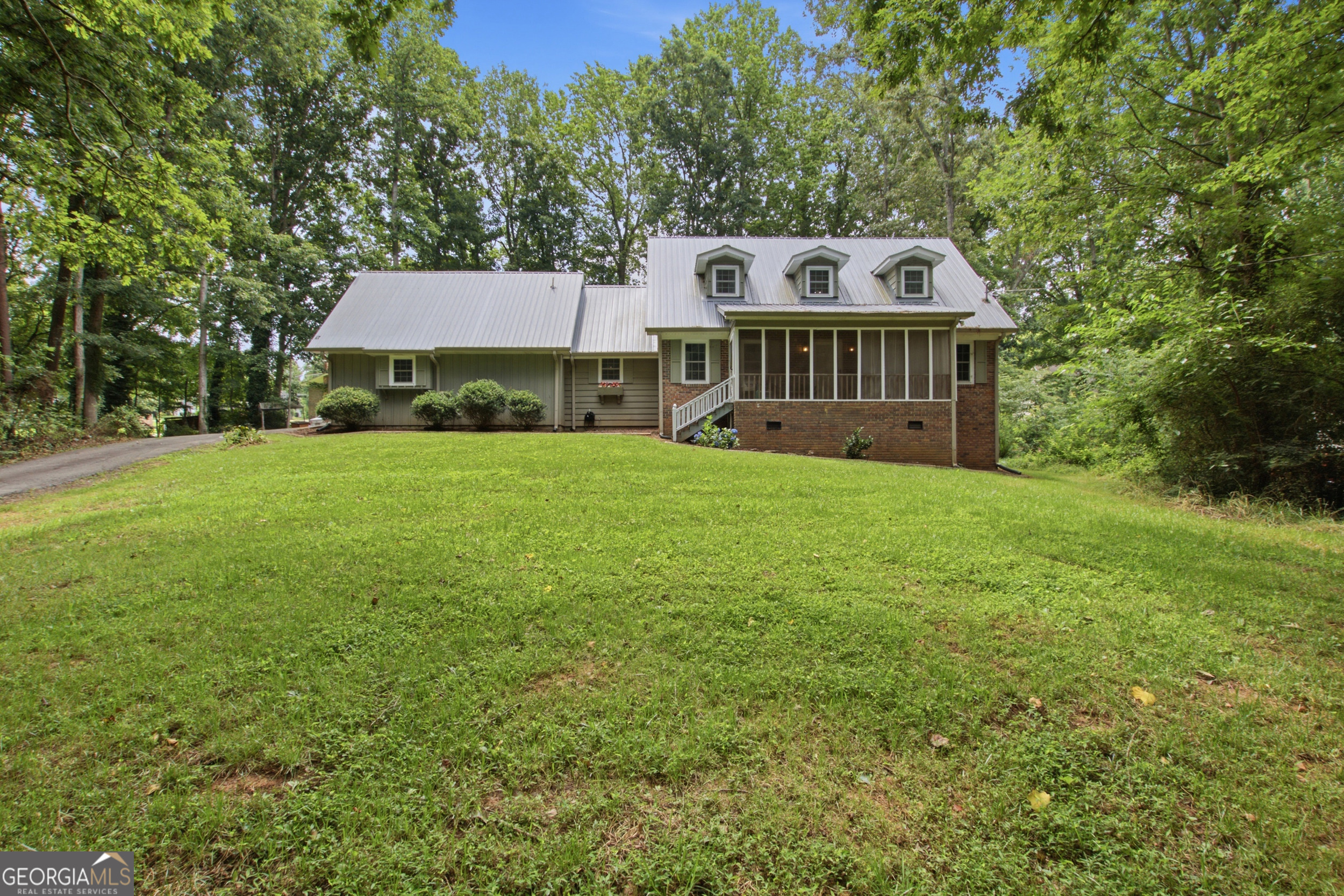 147 Ridgeway Circle Property Photo 2