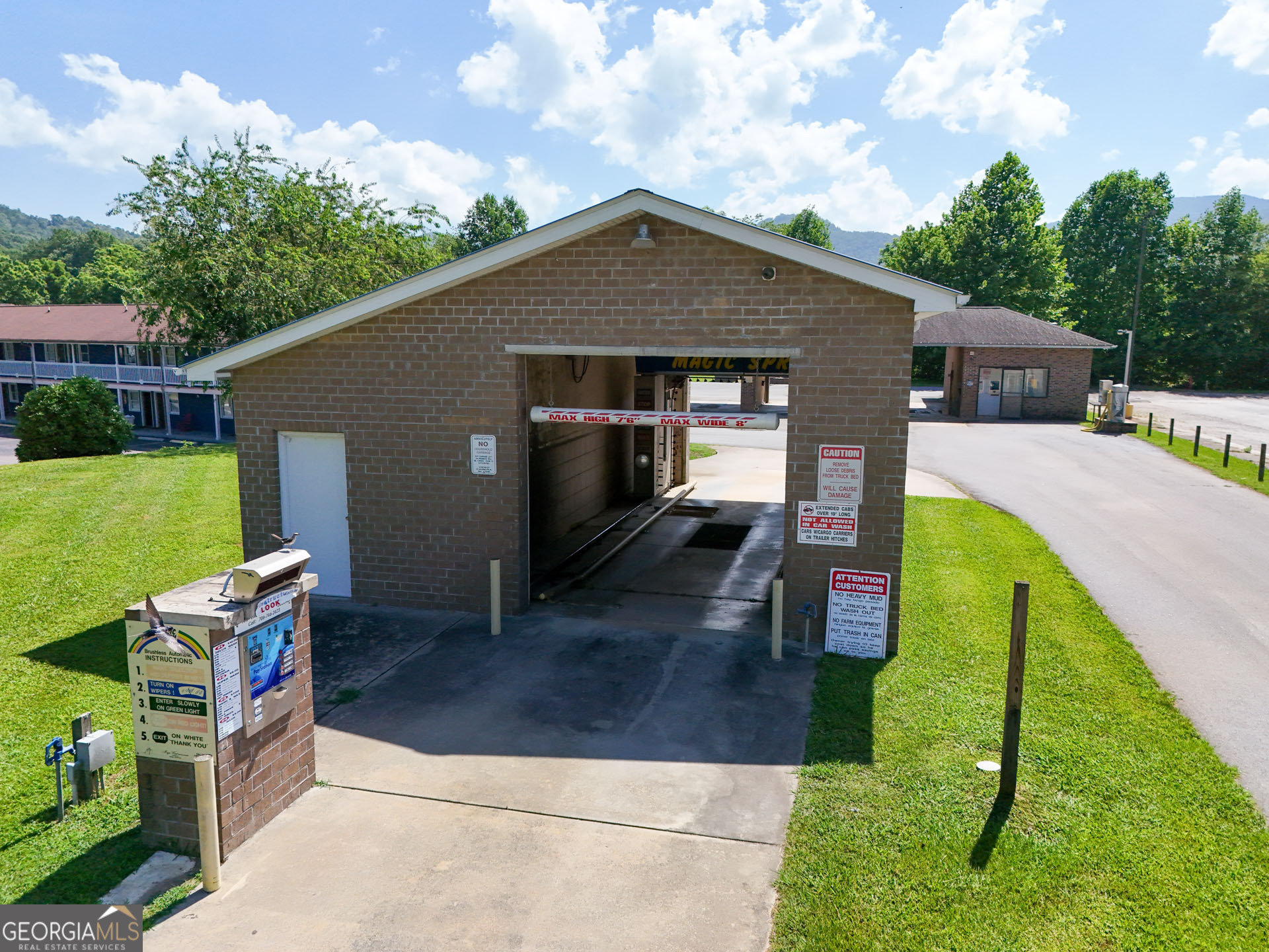 36 Royalty Lane Property Photo 4