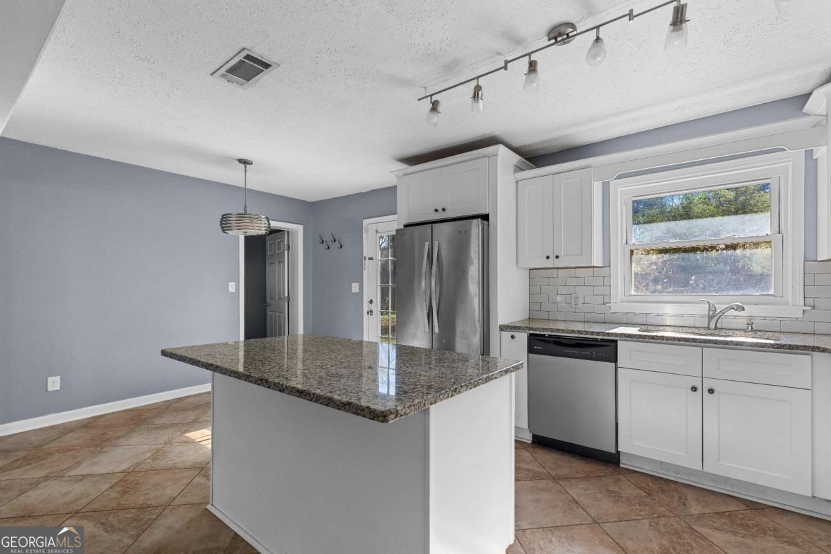 3261 Bonway Drive Property Photo 10