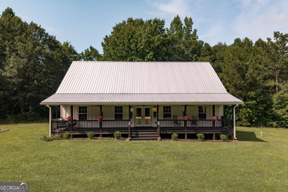 930 James Holcomb Road Property Photo 1