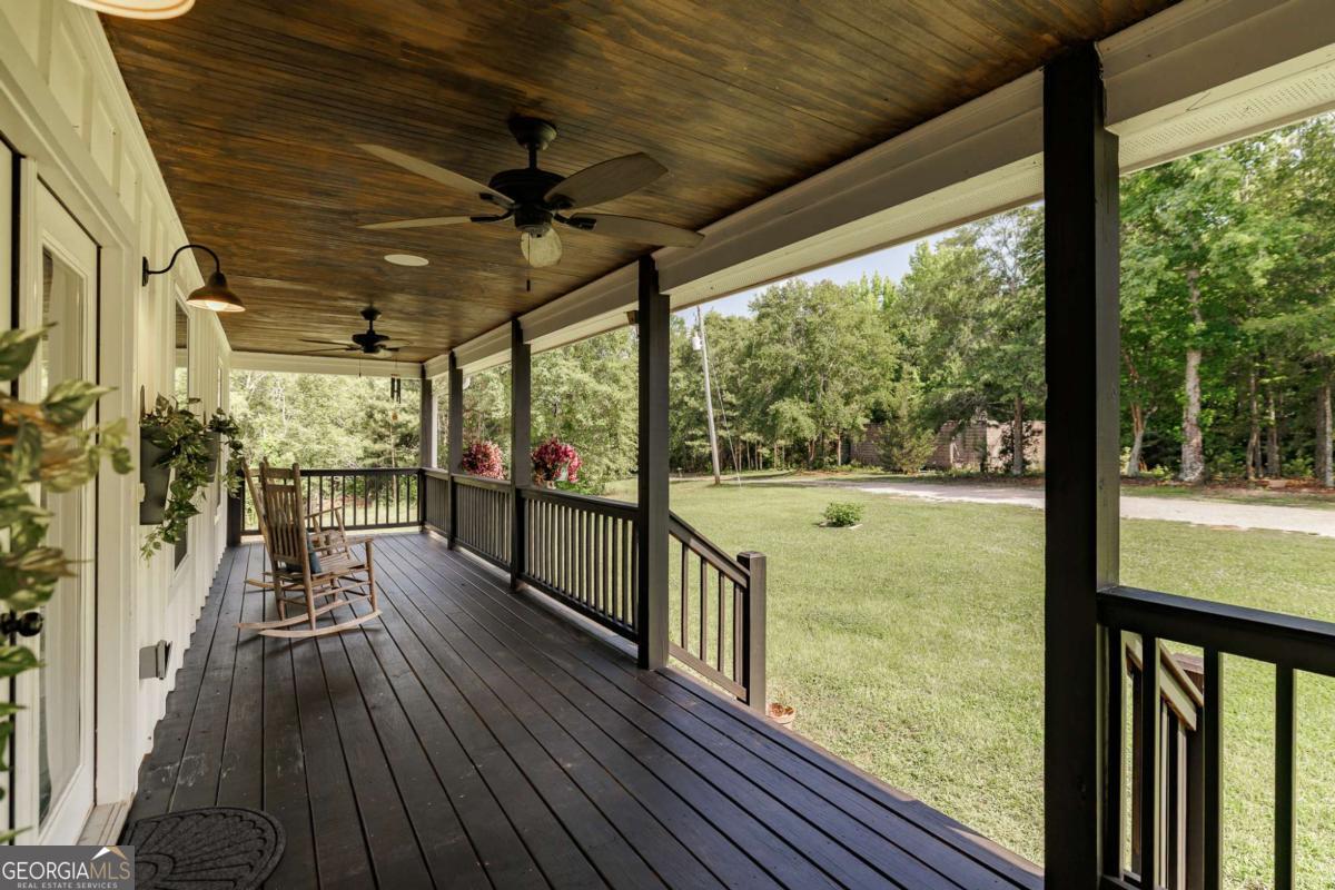 930 James Holcomb Road Property Photo 5