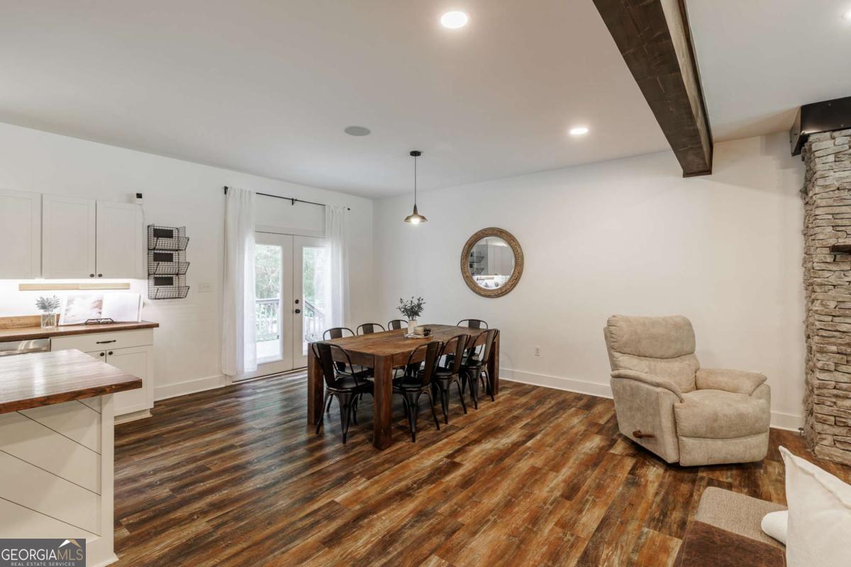 930 James Holcomb Road Property Photo 21