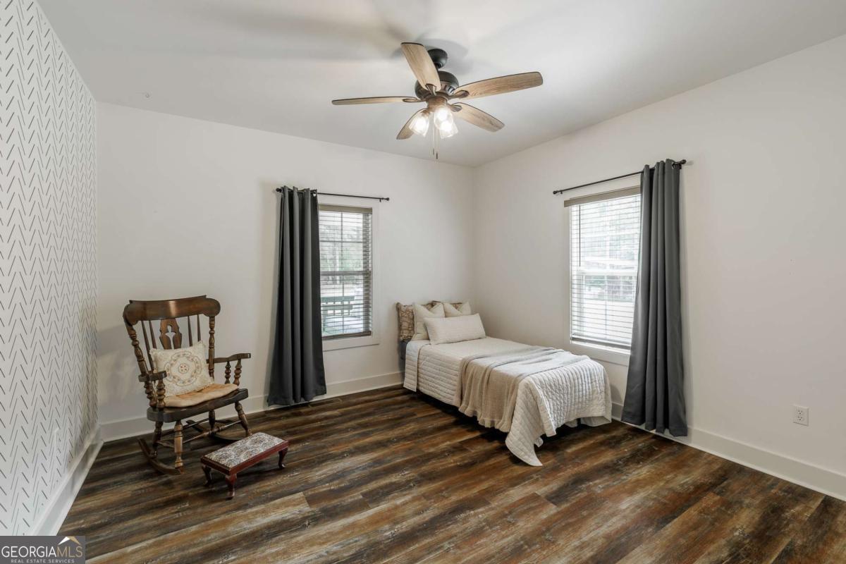 930 James Holcomb Road Property Photo 31