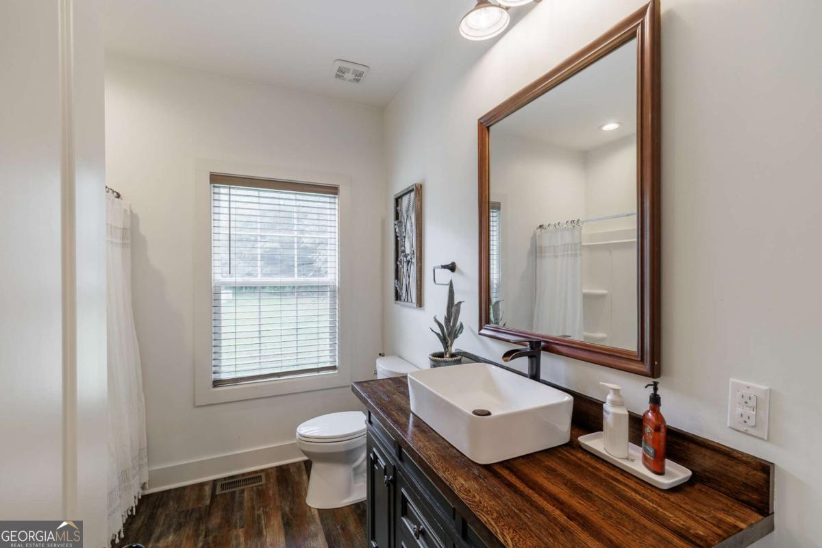 930 James Holcomb Road Property Photo 32