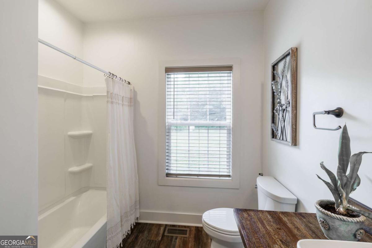 930 James Holcomb Road Property Photo 33