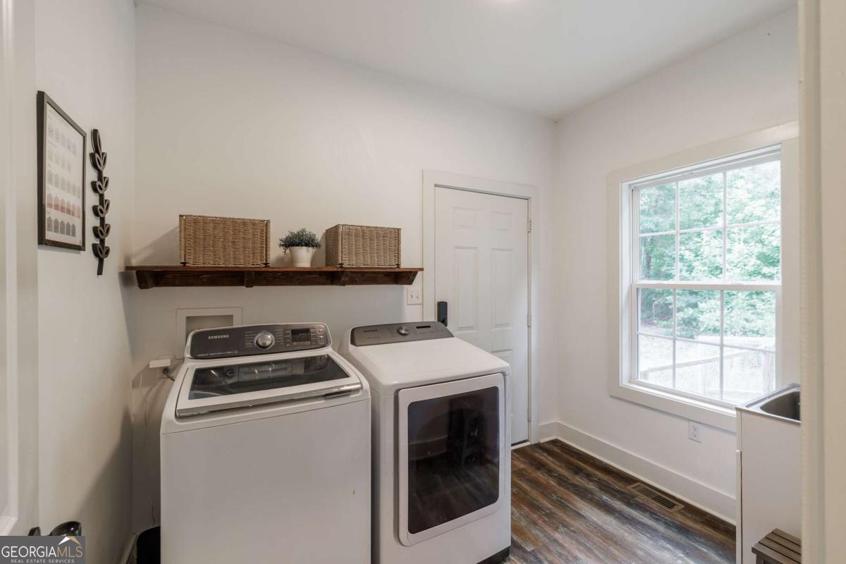 930 James Holcomb Road Property Photo 34