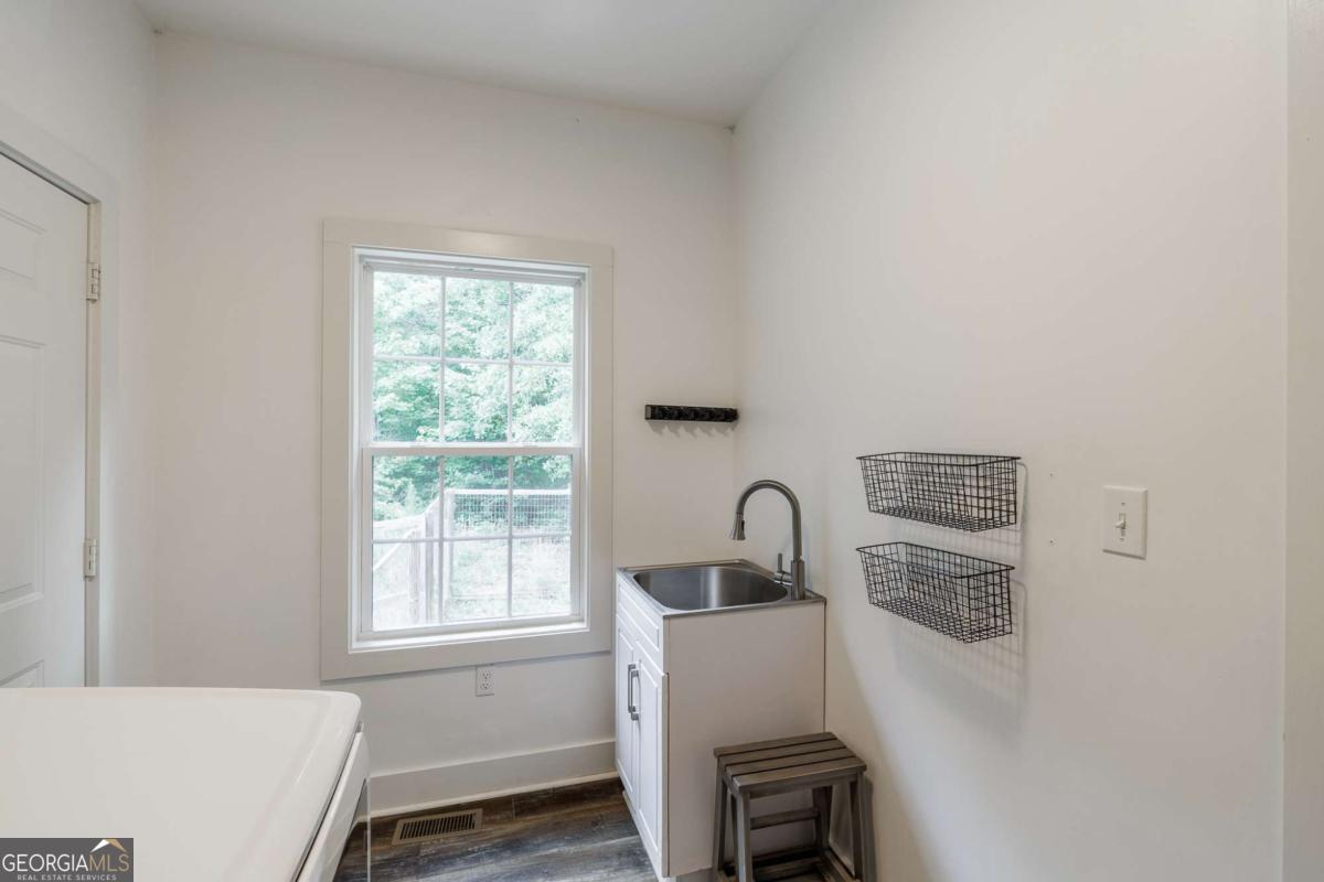930 James Holcomb Road Property Photo 35