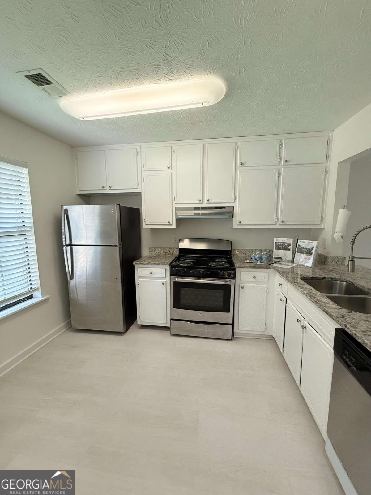 5376 Cherry Wood Drive Property Photo 3