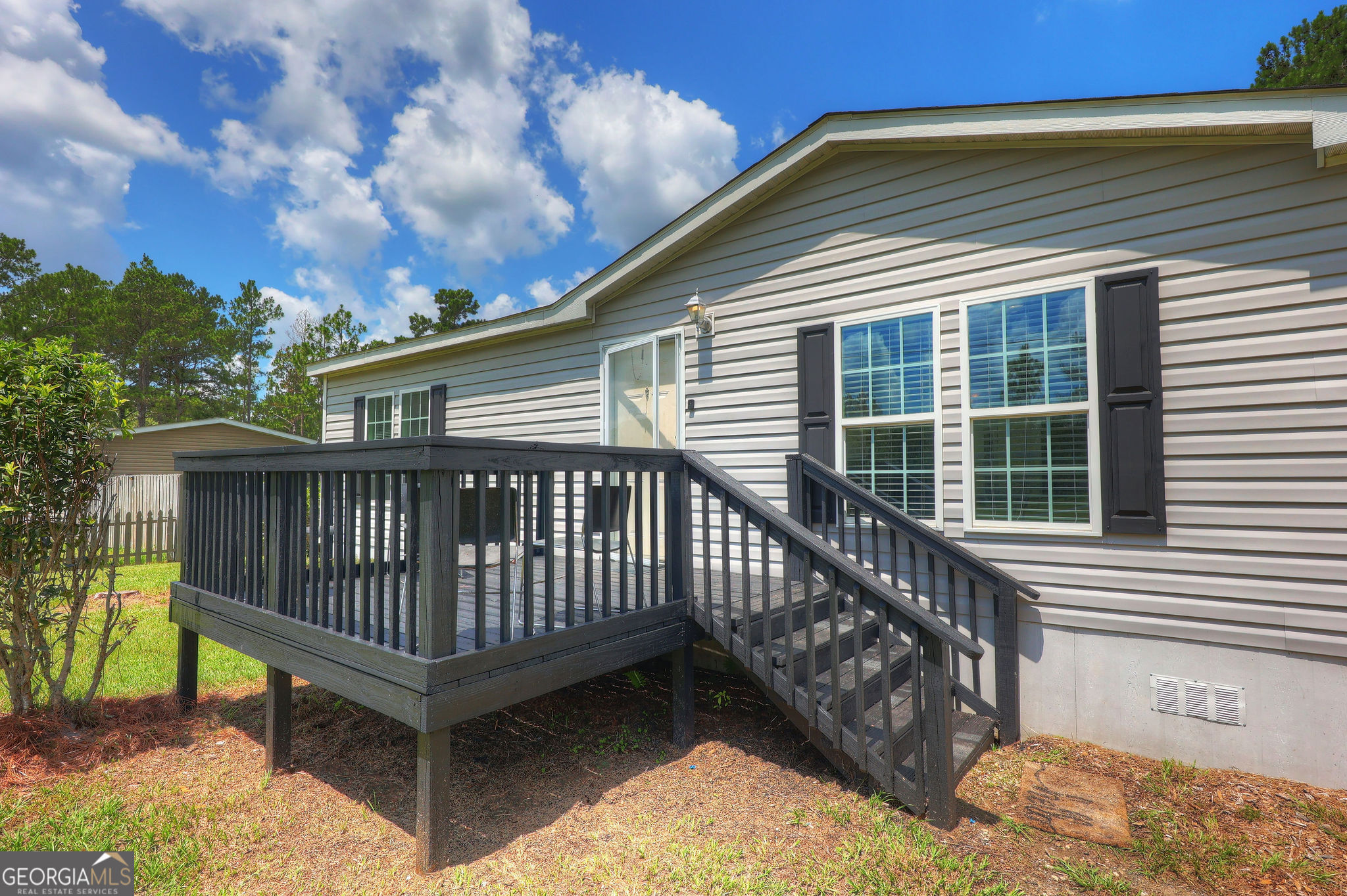 1177 Egg And Butter Road N Property Photo 2