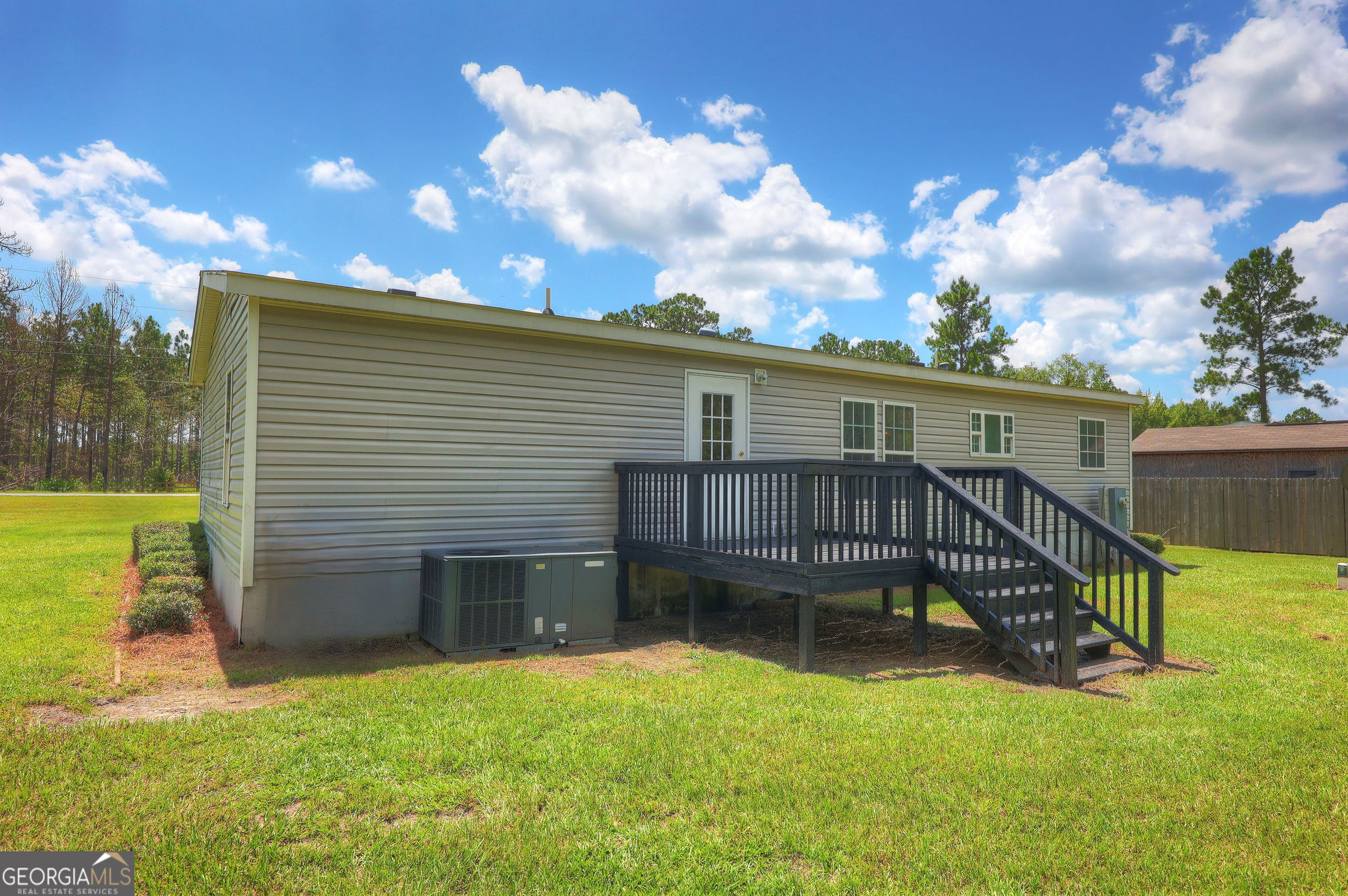 1177 Egg And Butter Road N Property Photo 3