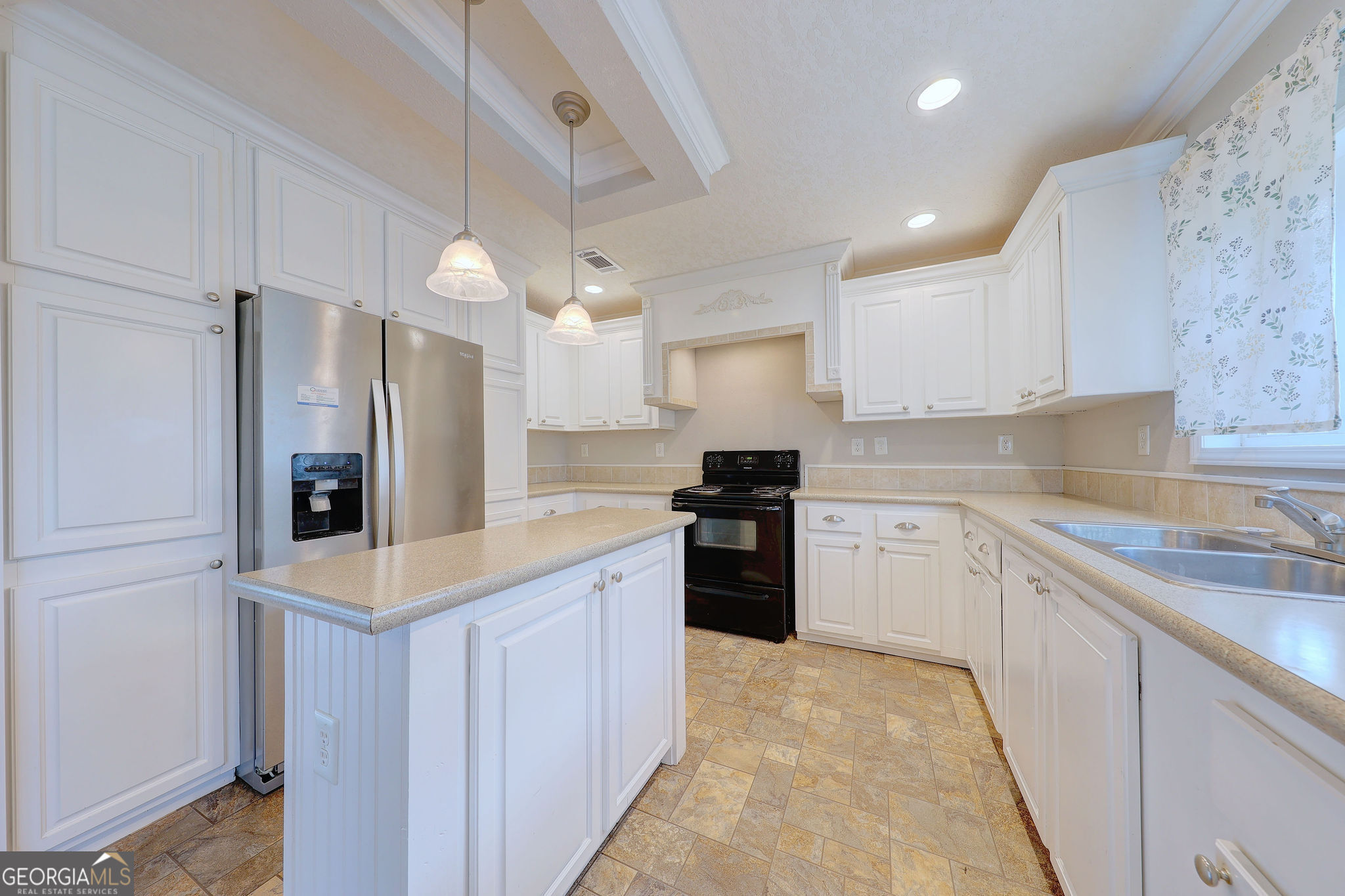 1177 Egg And Butter Road N Property Photo 9
