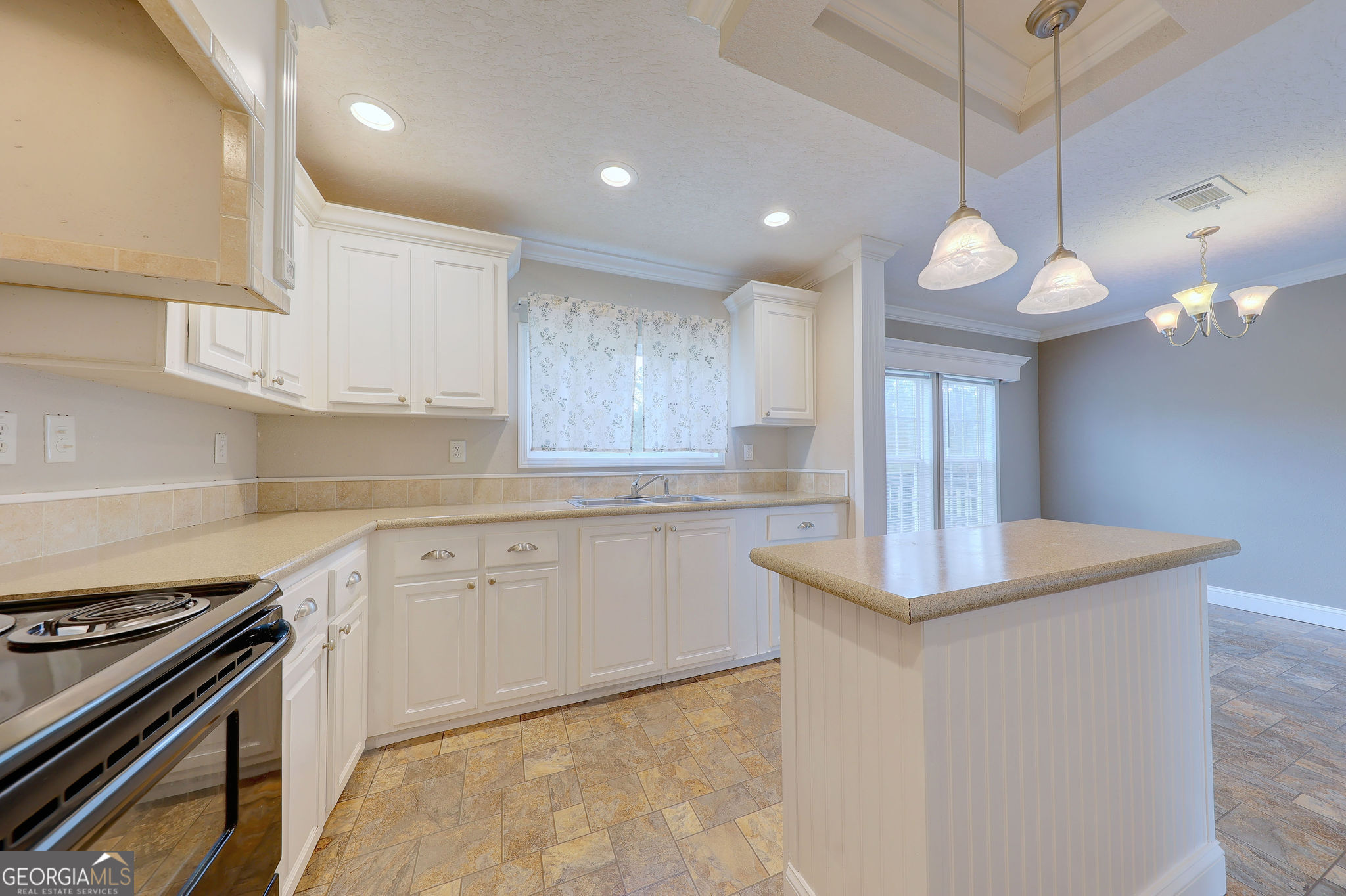 1177 Egg And Butter Road N Property Photo 10