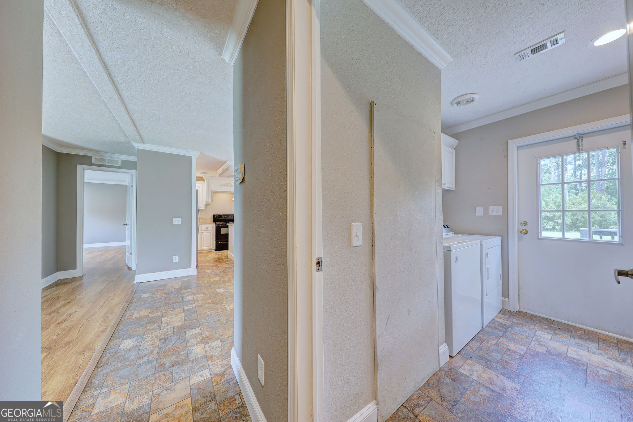 1177 Egg And Butter Road N Property Photo 13