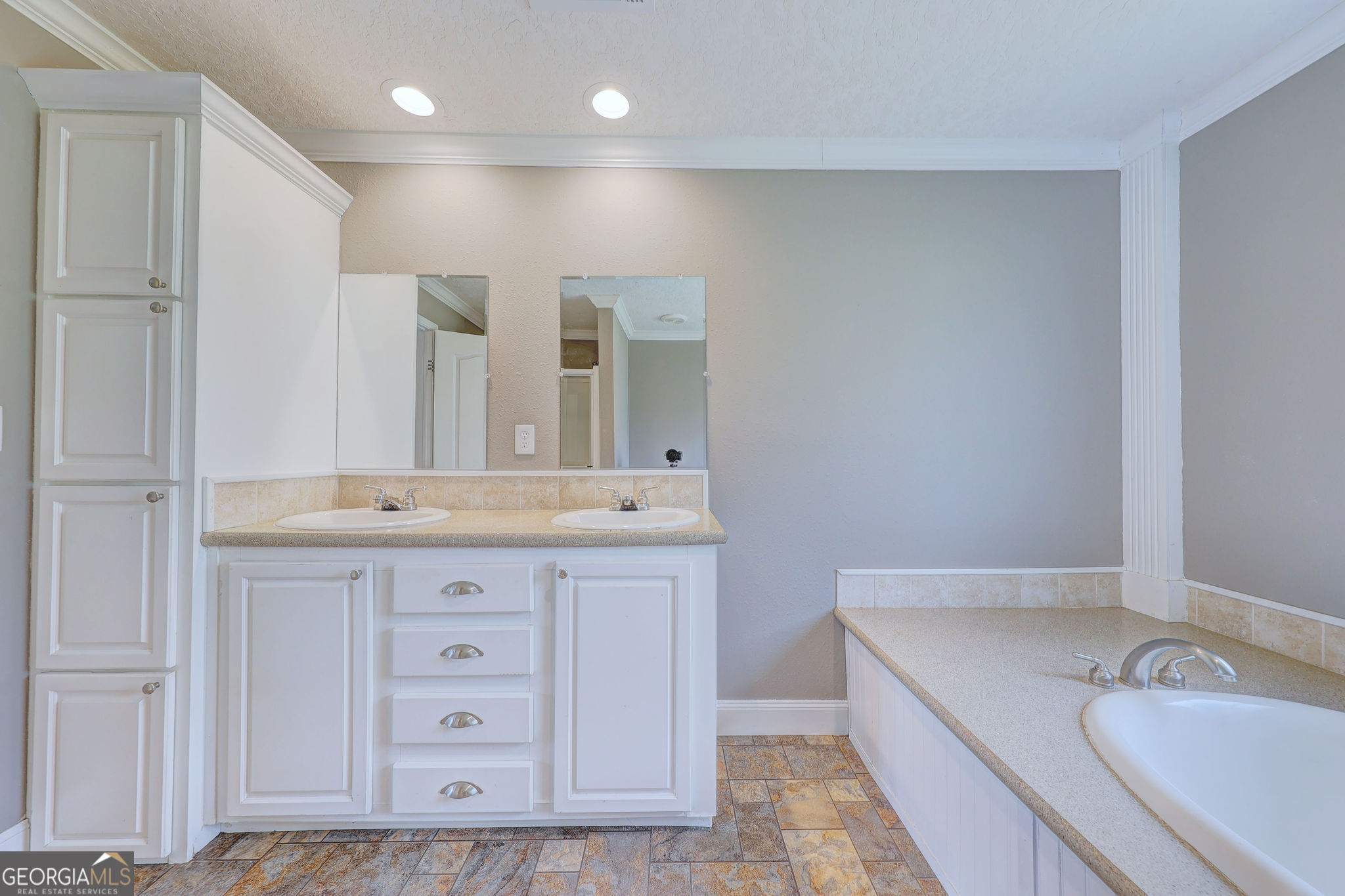 1177 Egg And Butter Road N Property Photo 26