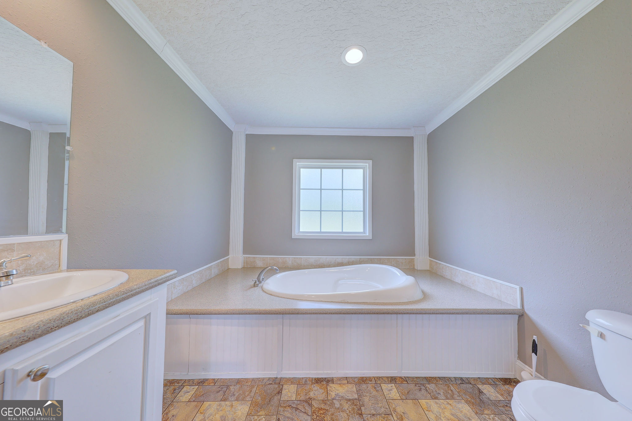 1177 Egg And Butter Road N Property Photo 27