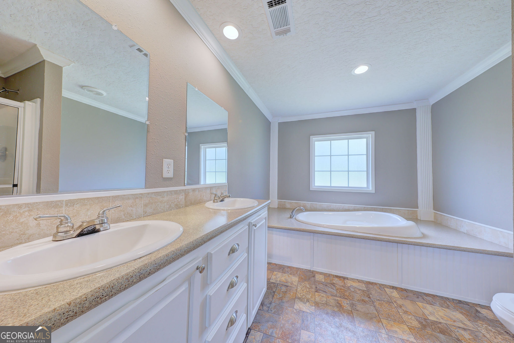 1177 Egg And Butter Road N Property Photo 28