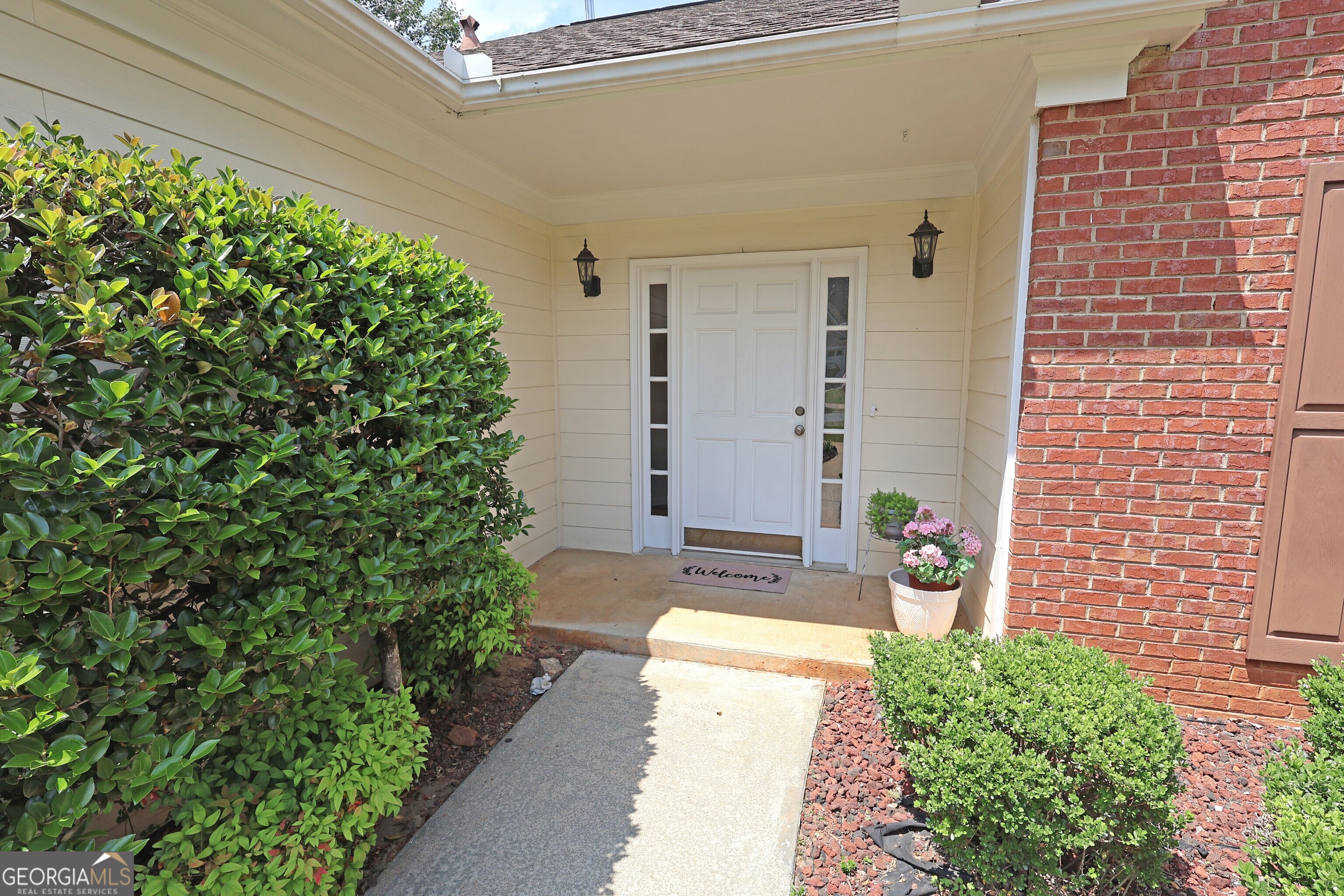 2813 Colleton Drive Property Photo 2
