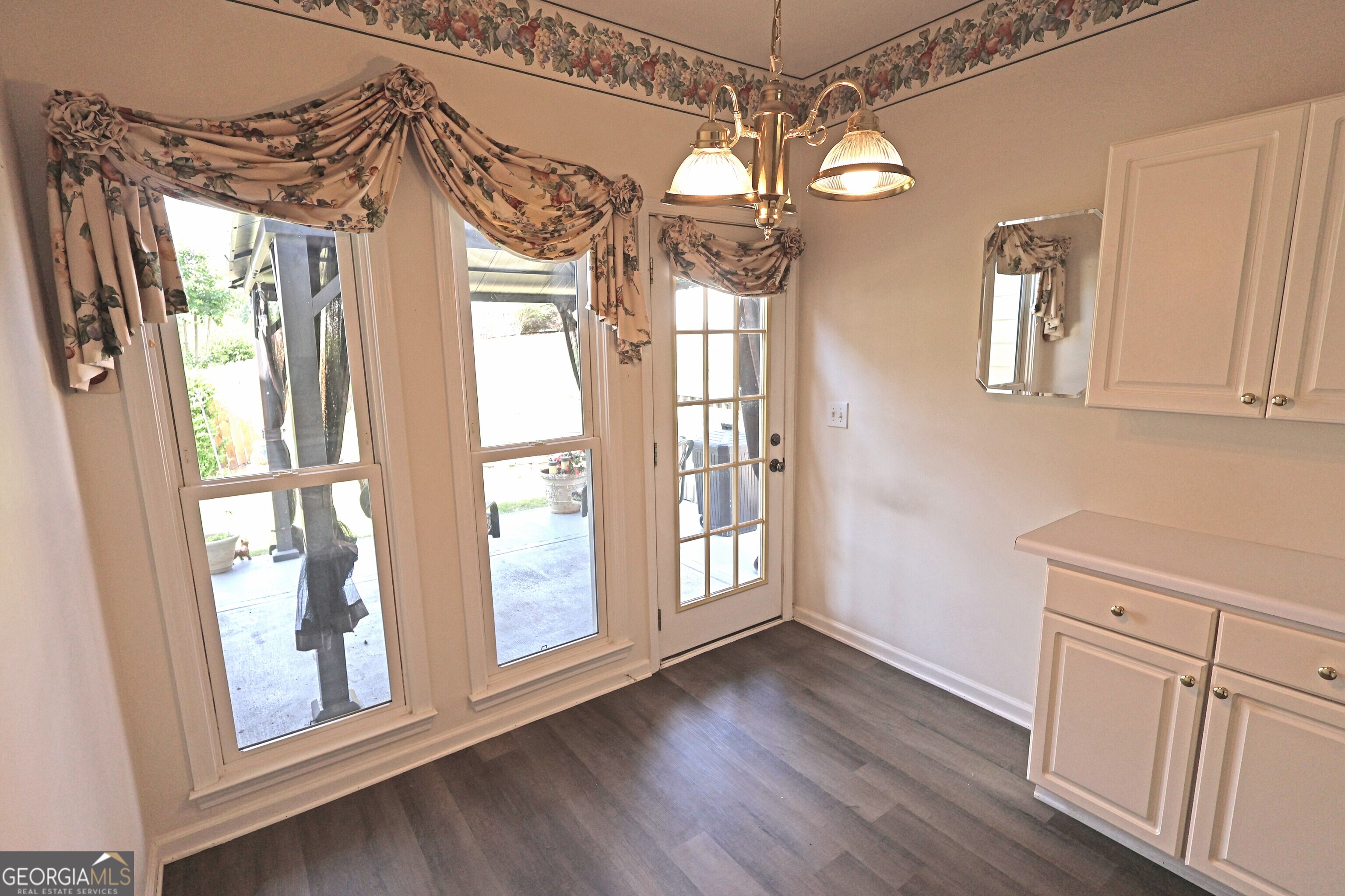 2813 Colleton Drive Property Photo 7