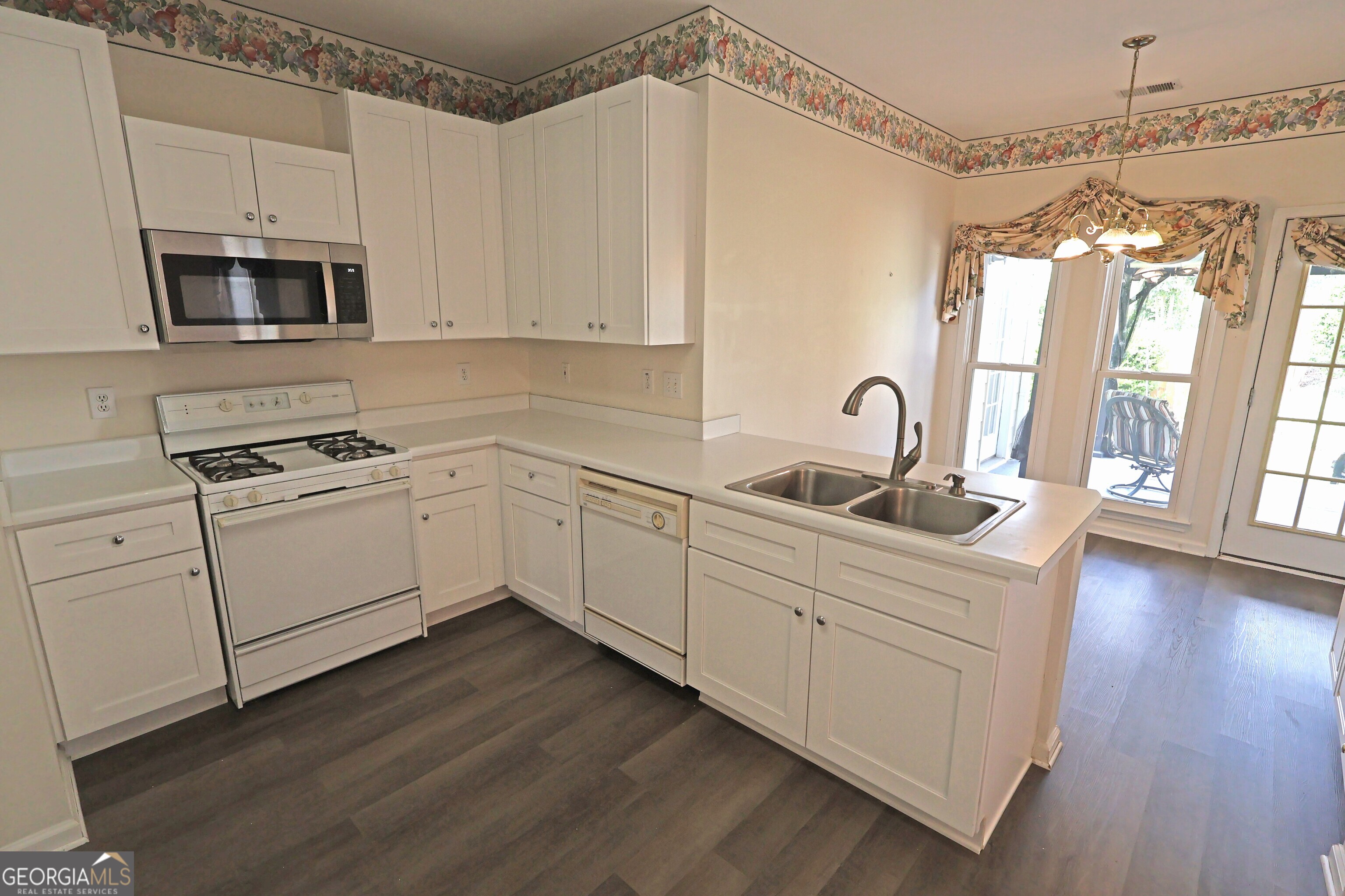 2813 Colleton Drive Property Photo 8