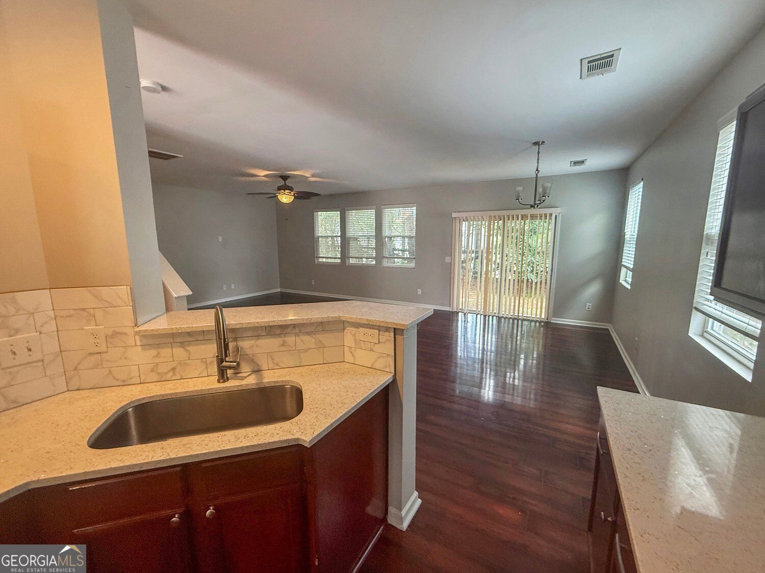 2734 Jordan Lane Property Photo 15