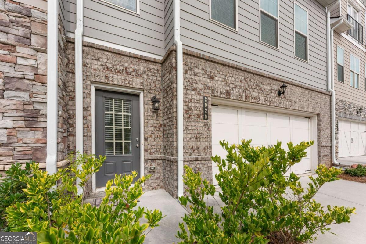 2020 Manor Pointe Drive # 19 Property Photo 2