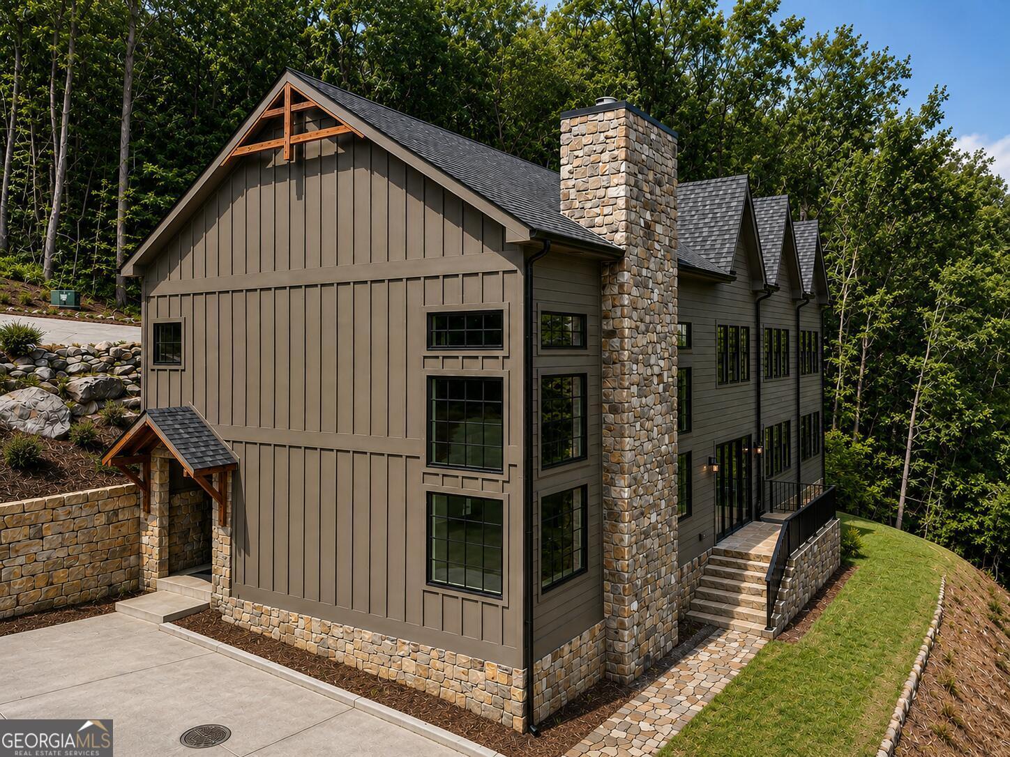 416 Winding Trail