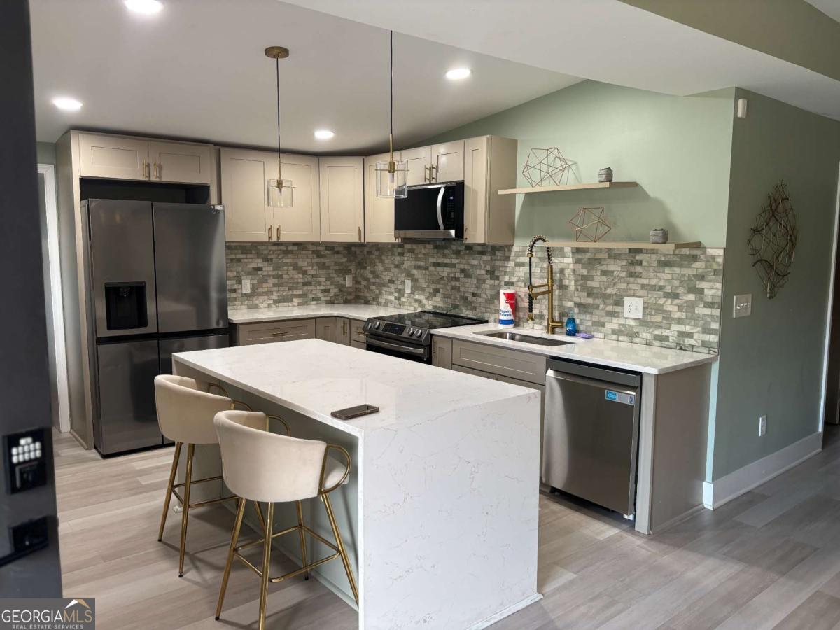 2047 Boulderview Property Photo 3