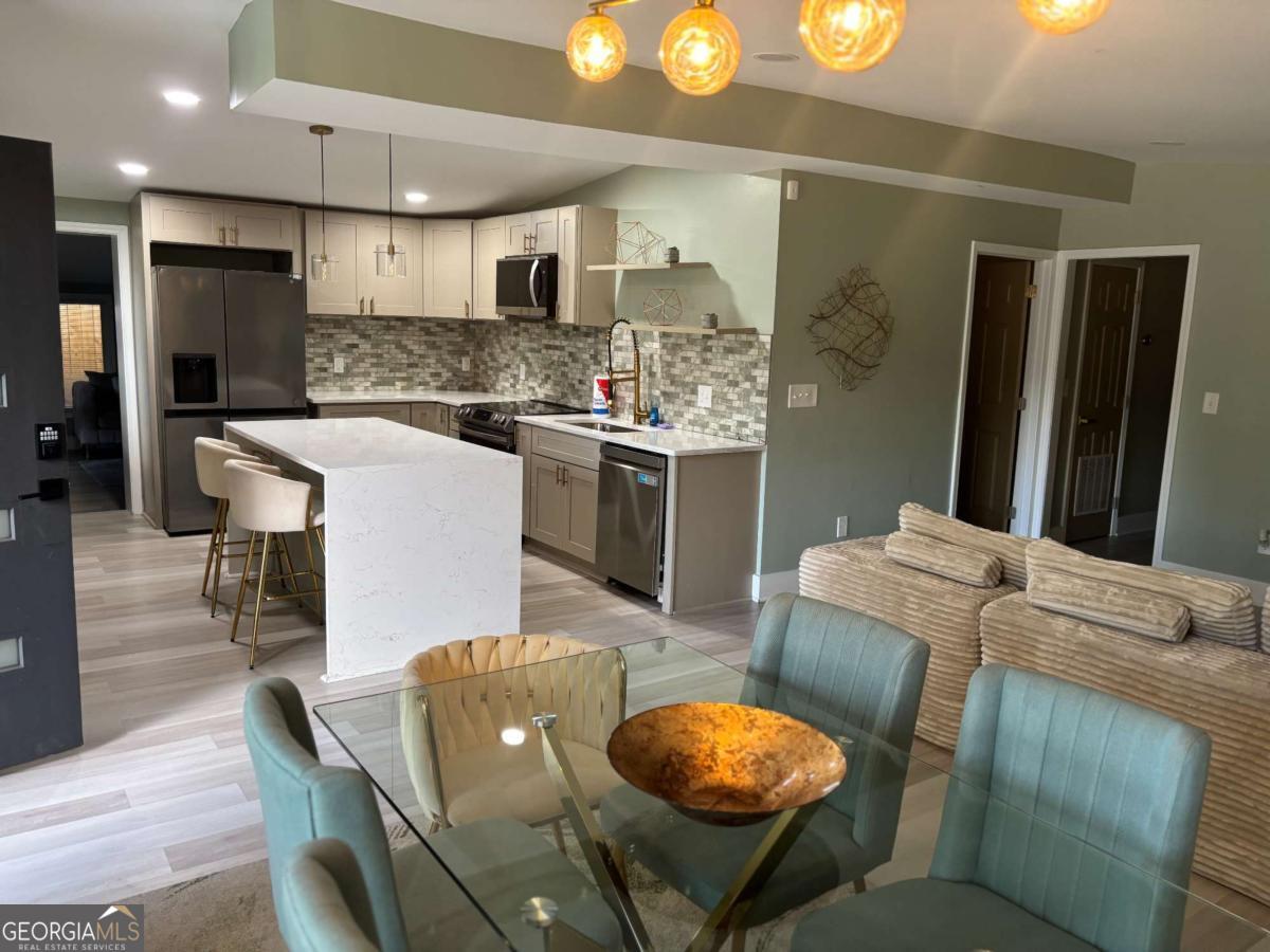 2047 Boulderview Property Photo 7