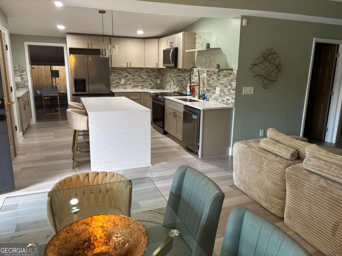 2047 Boulderview Property Photo 10