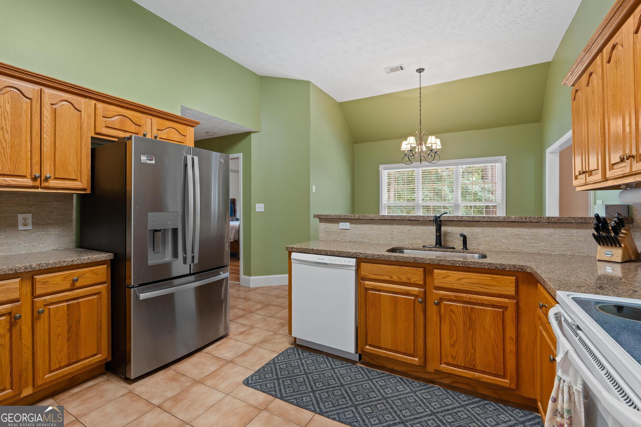 925 Champions Way Property Photo 2