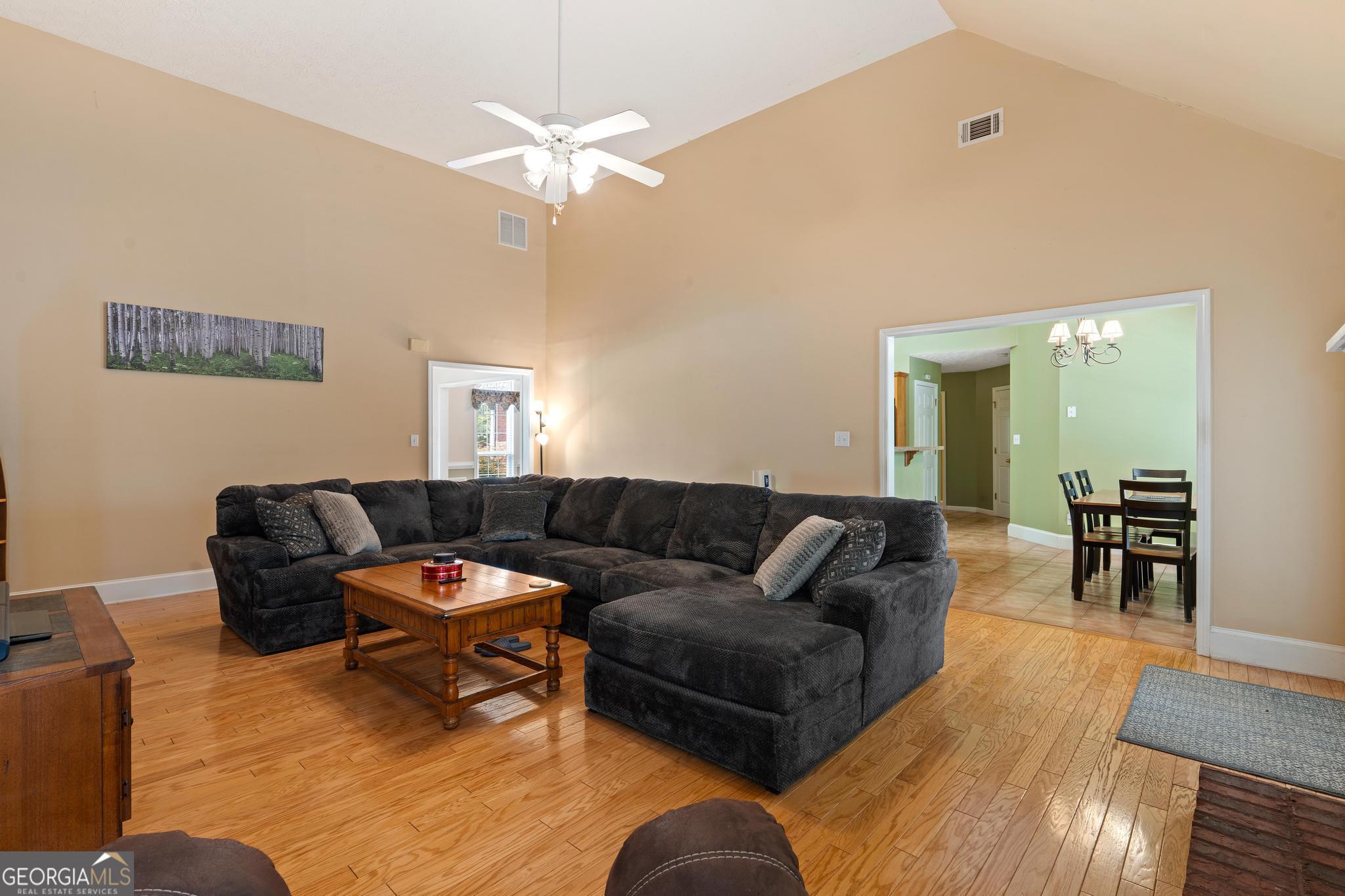 925 Champions Way Property Photo 3