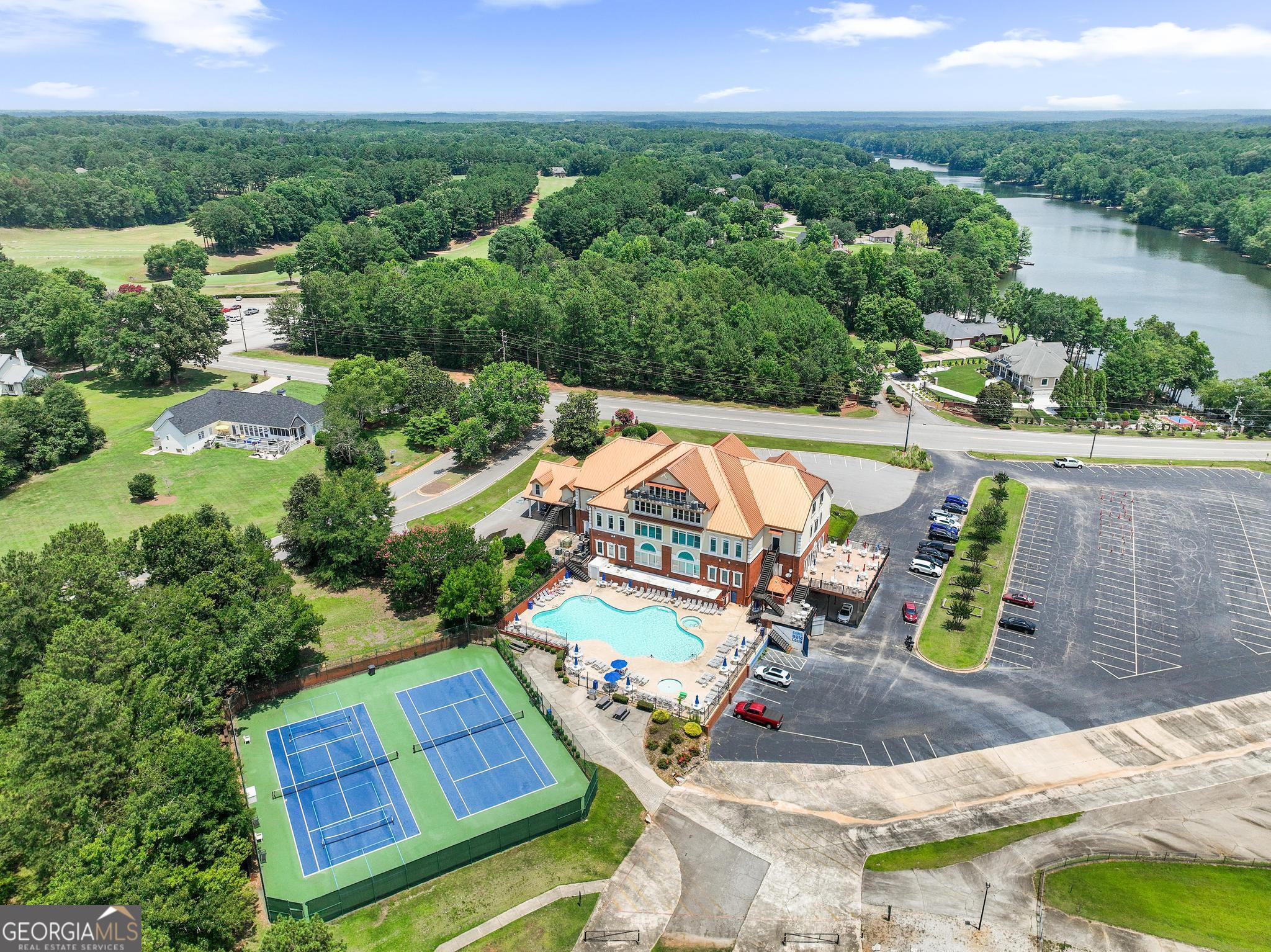 925 Champions Way Property Photo 13