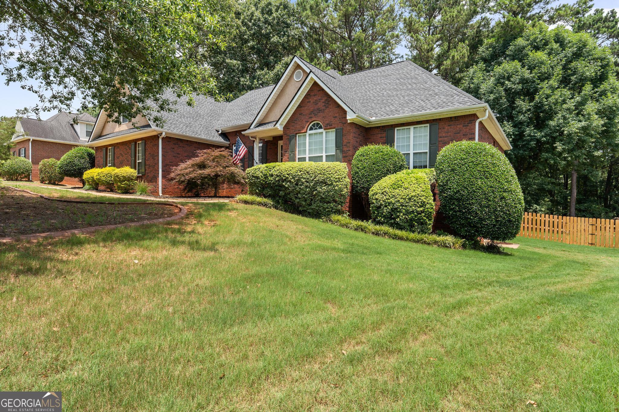 925 Champions Way Property Photo 53