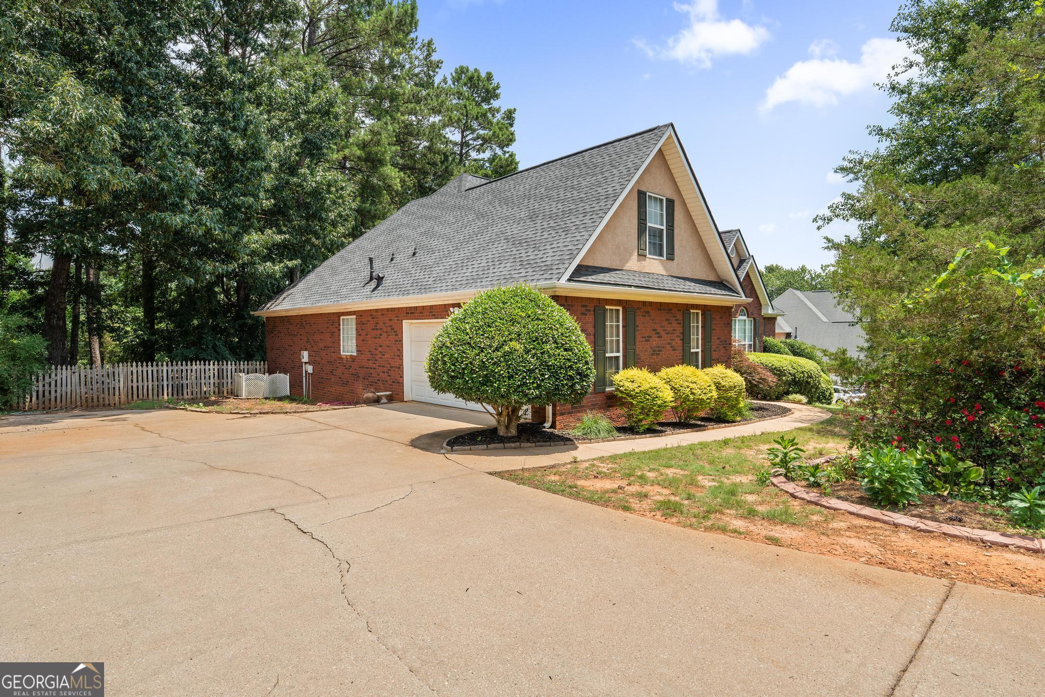 925 Champions Way Property Photo 54